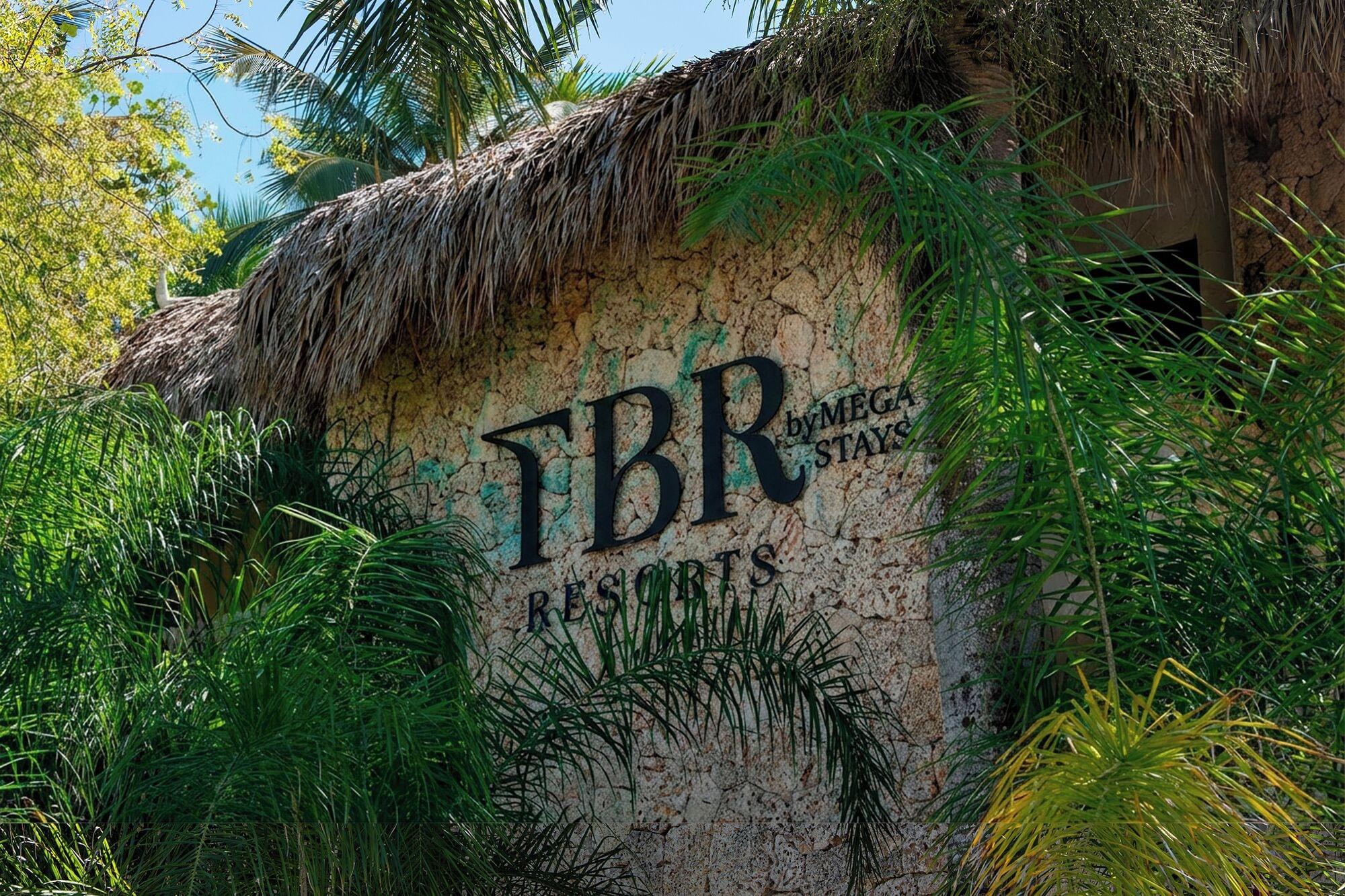 Vista Exterior TBR by Mega Stays