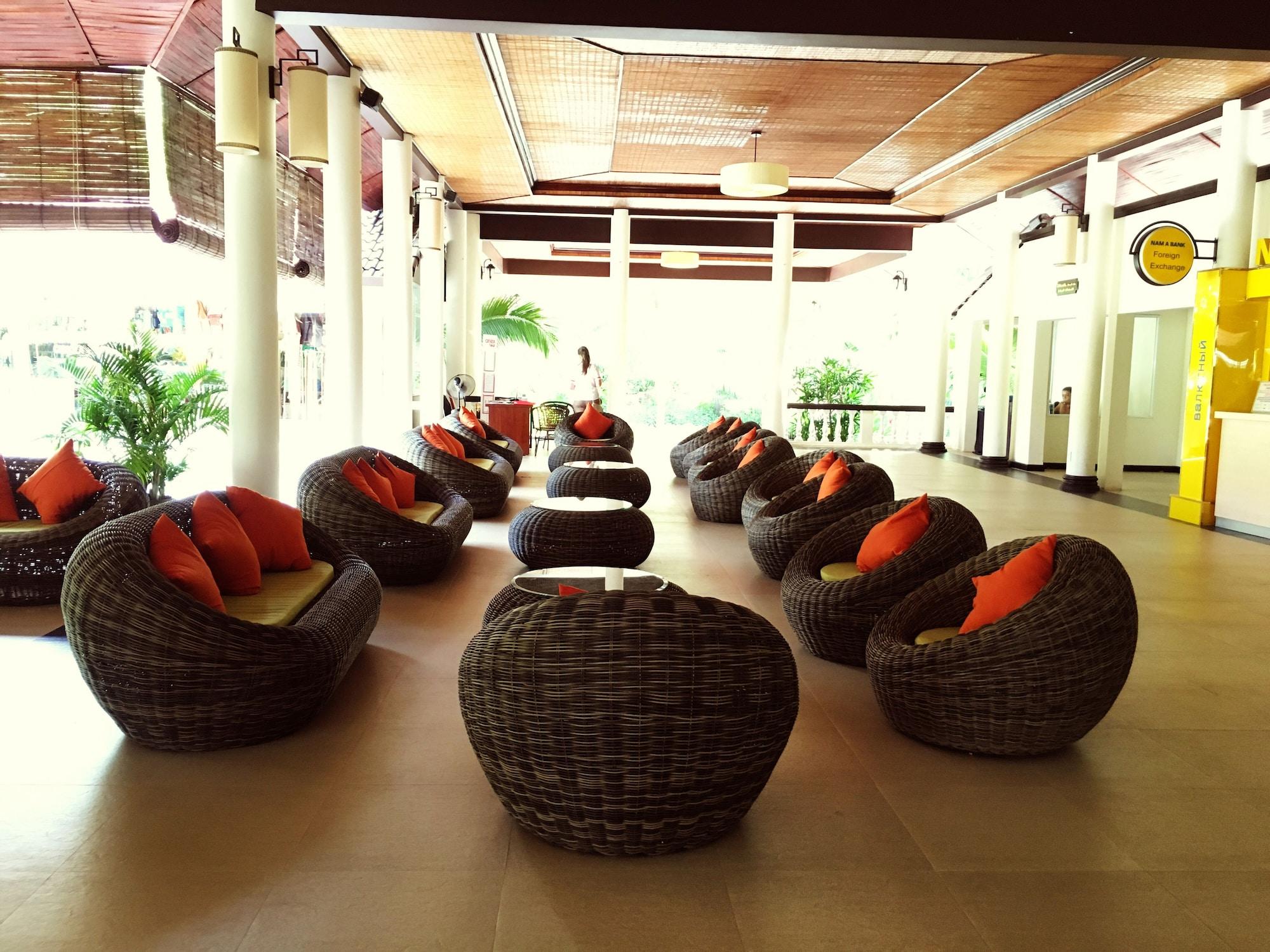 Vista Lobby Diamond Bay Resort and Spa