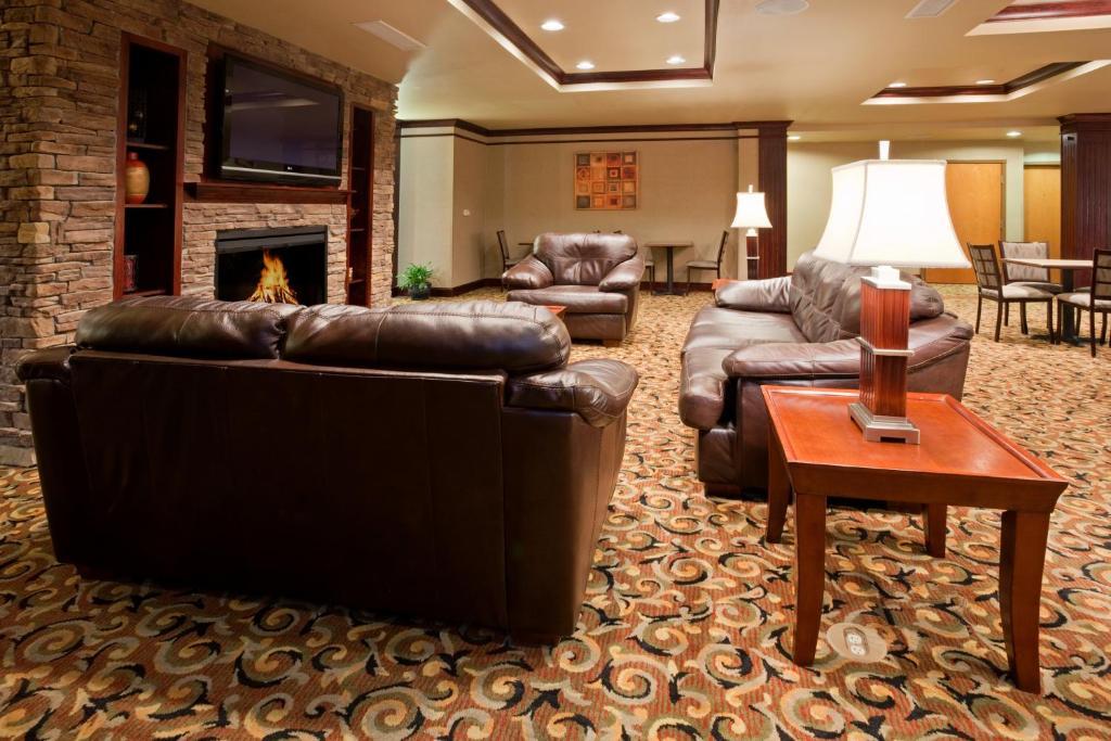 Vista Lobby Baymont Inn & Suites By Wyndham Sturgis