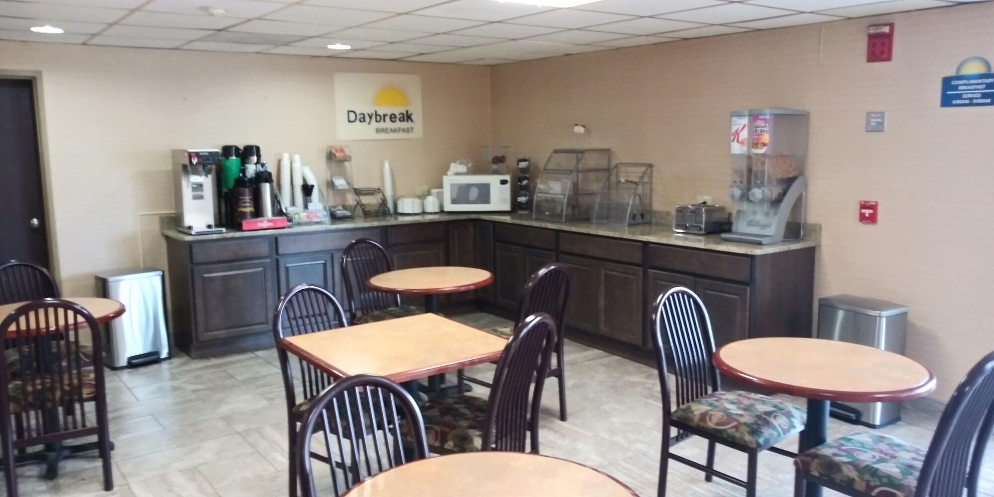 Restaurant Days Inn by Wyndham Morehead