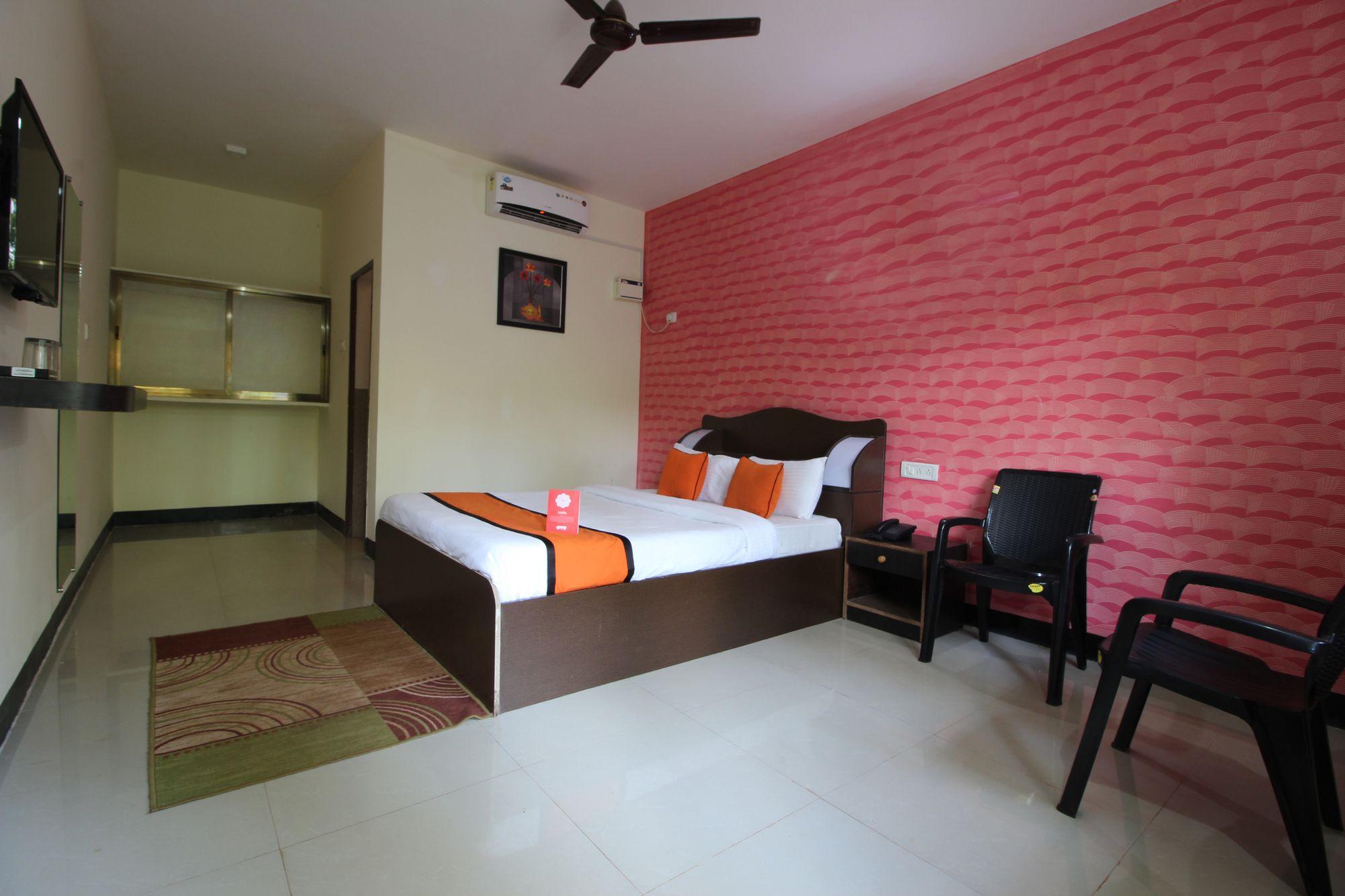 Varios OYO 9409 Morjim Grand INN