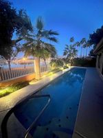 Casas - Lake House Pool & Palms