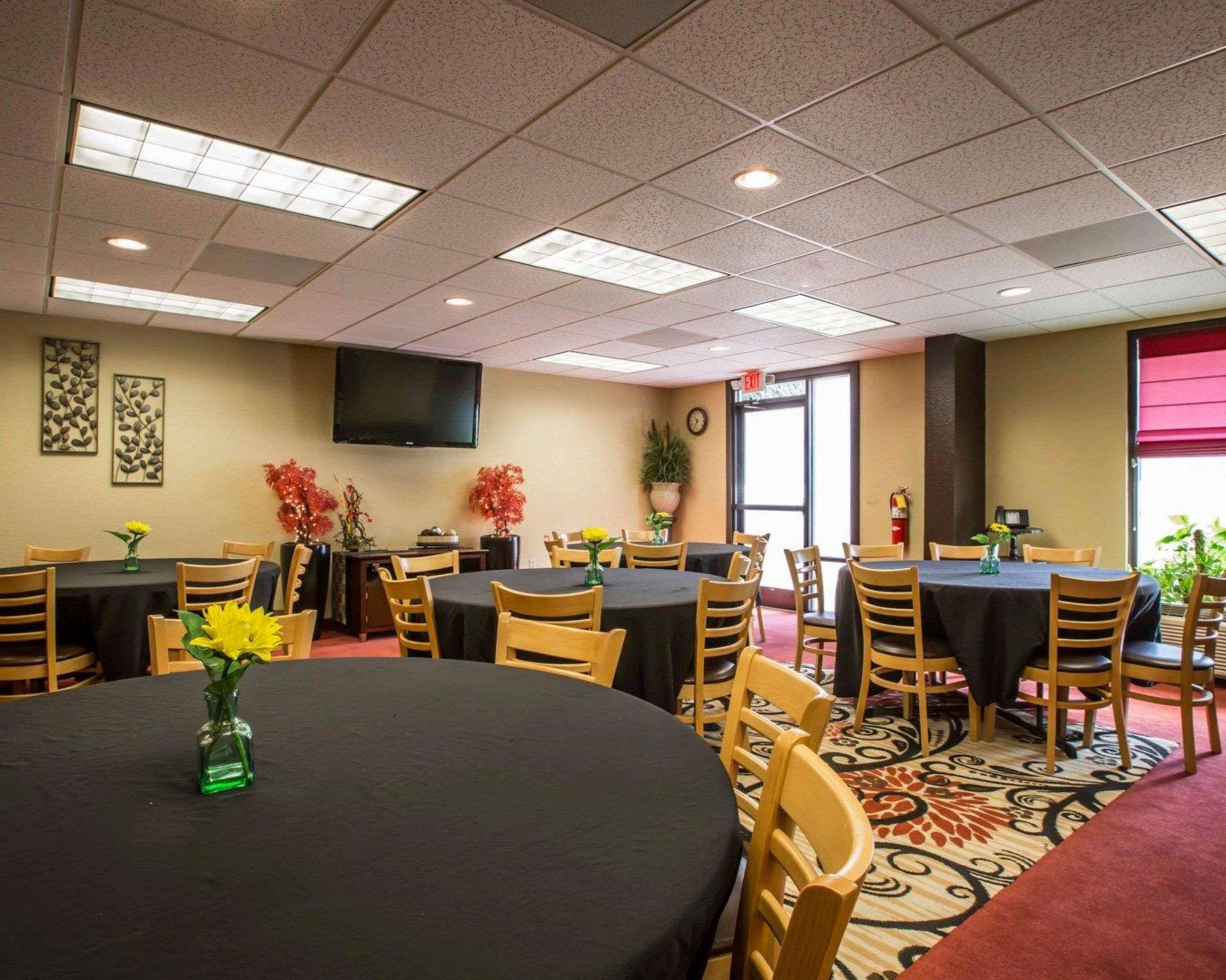 Centro de Negocios Quality Inn Old Salem