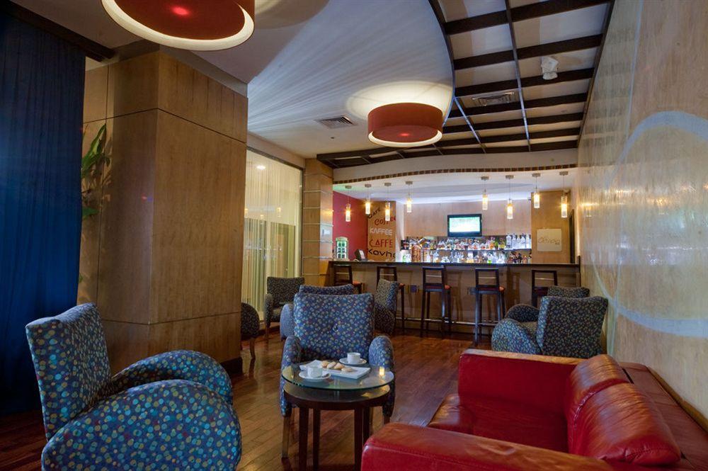 Bar/Salón Hodelpa Garden Court