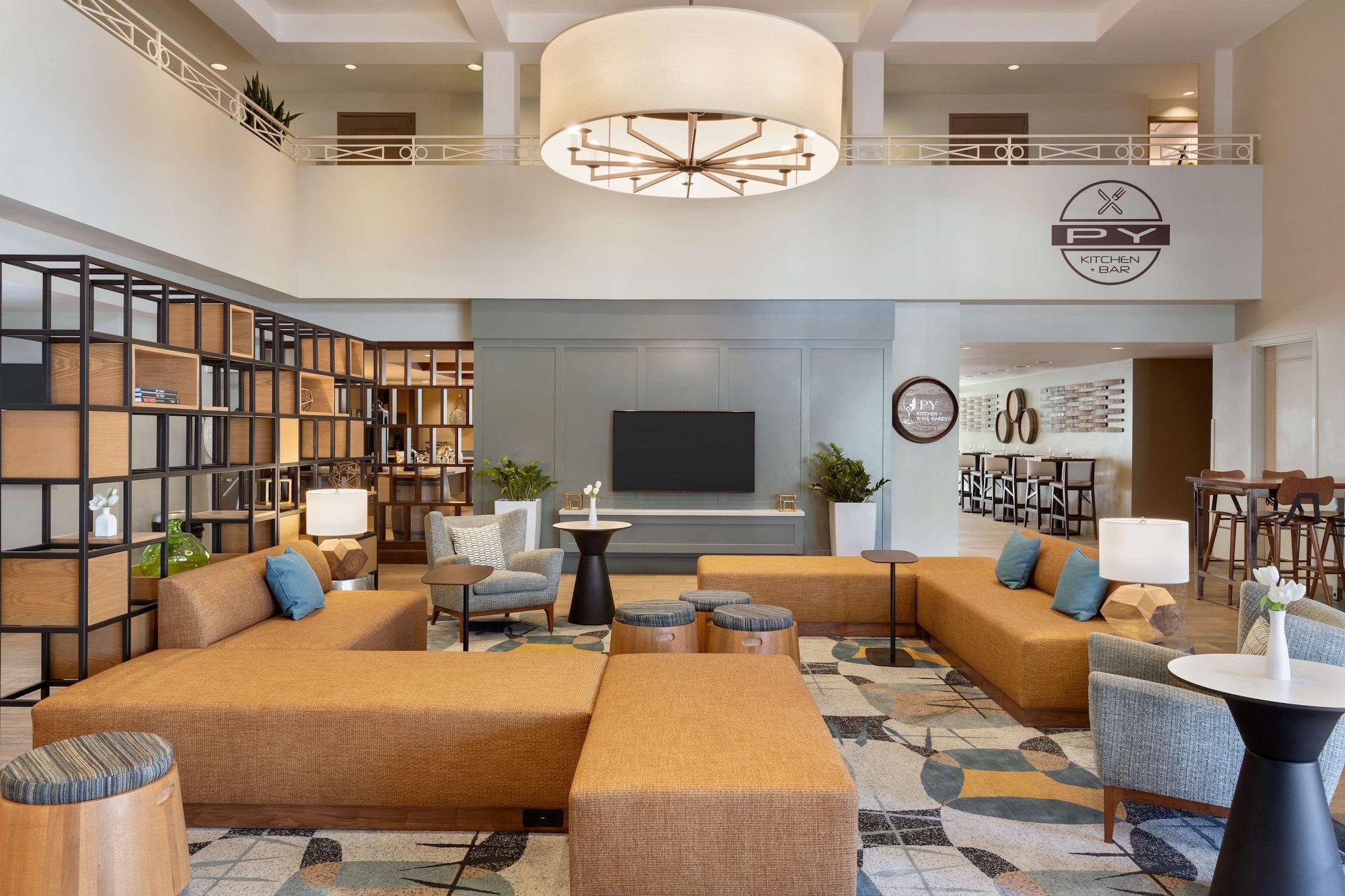 Vista Lobby Doubletree by Hilton Campbell - Pruneyard Plaza