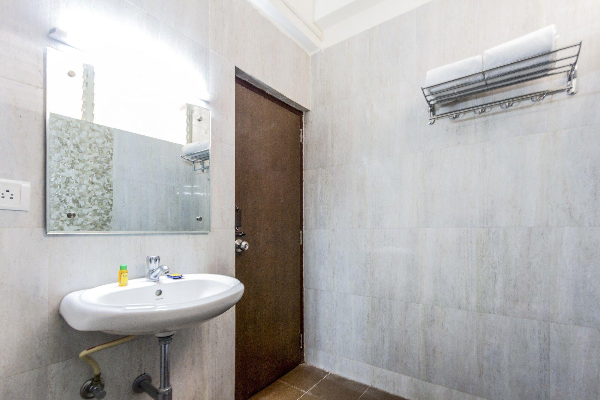 Equipamiento de Habitación FabHotel IWE Studio Yelahanka