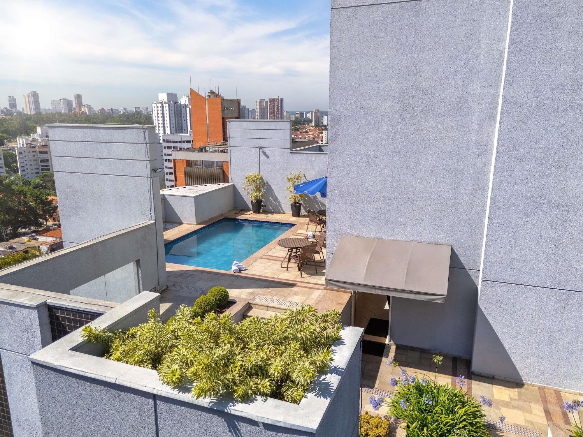 Vista Piscina Mercure Sao Paulo Nacoes Unidas