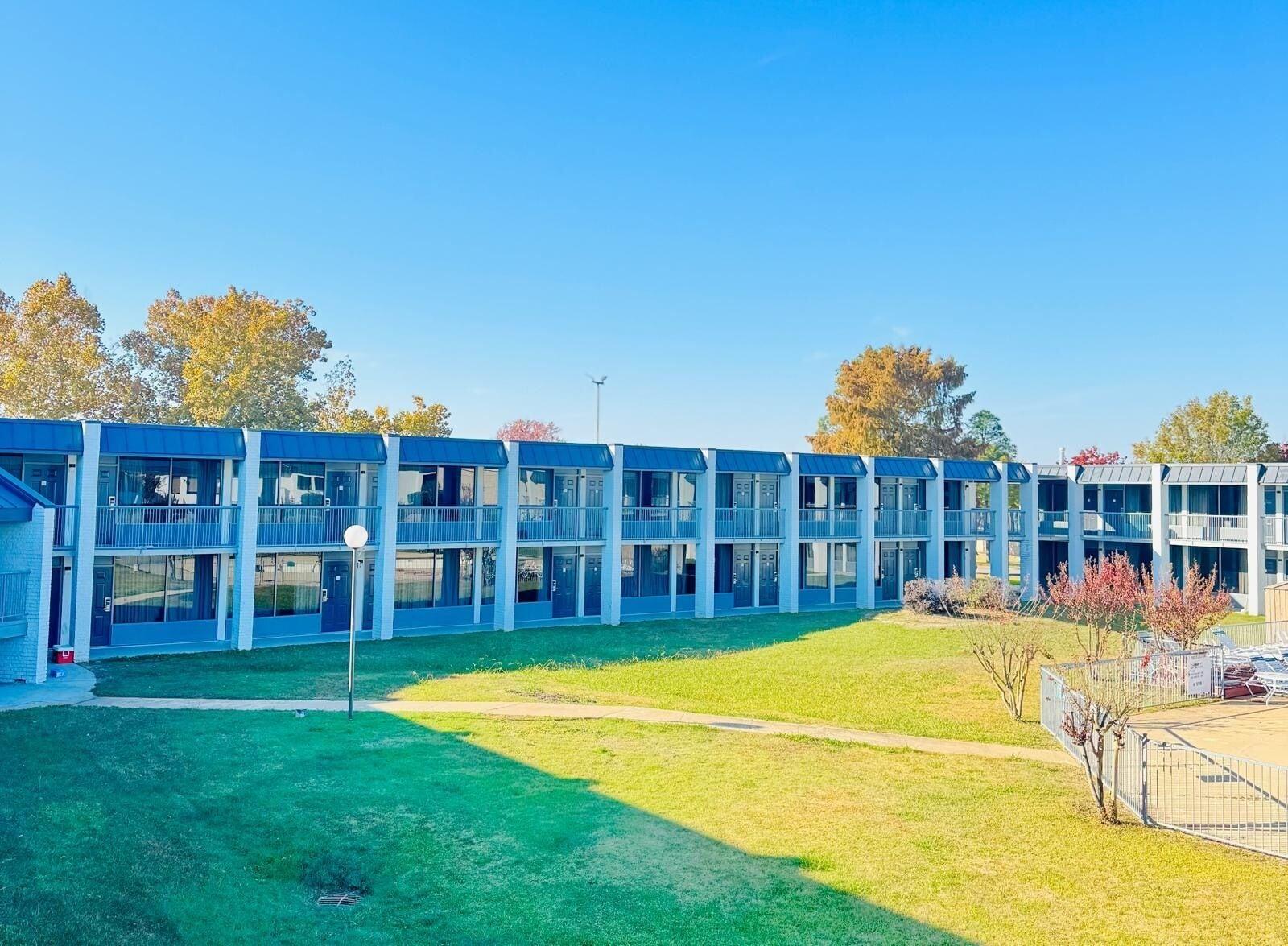 Vista Exterior VIP INN AND SUITES