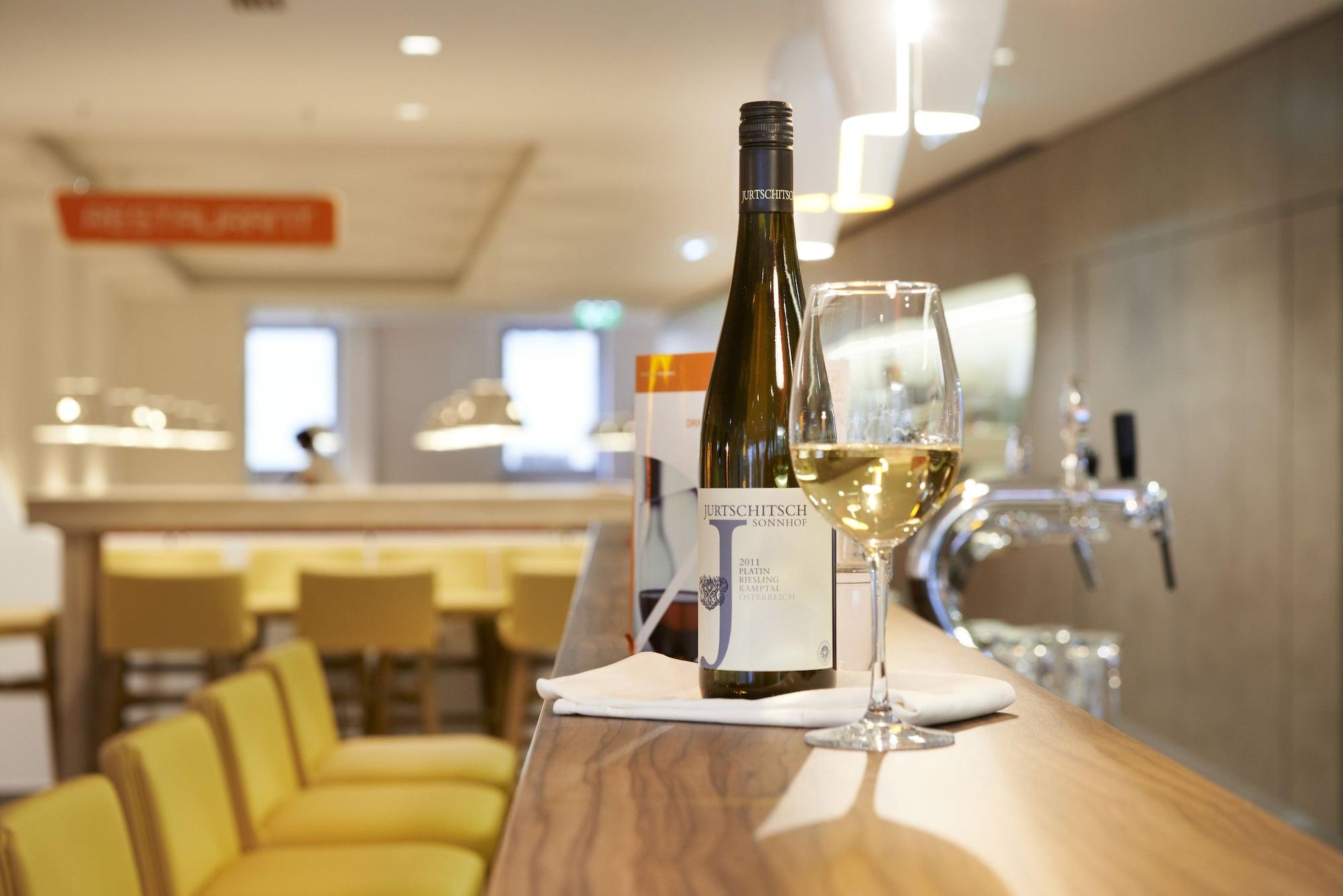 Bar/Salón Simm’s Hotel – the cityhotel next to Metro U3