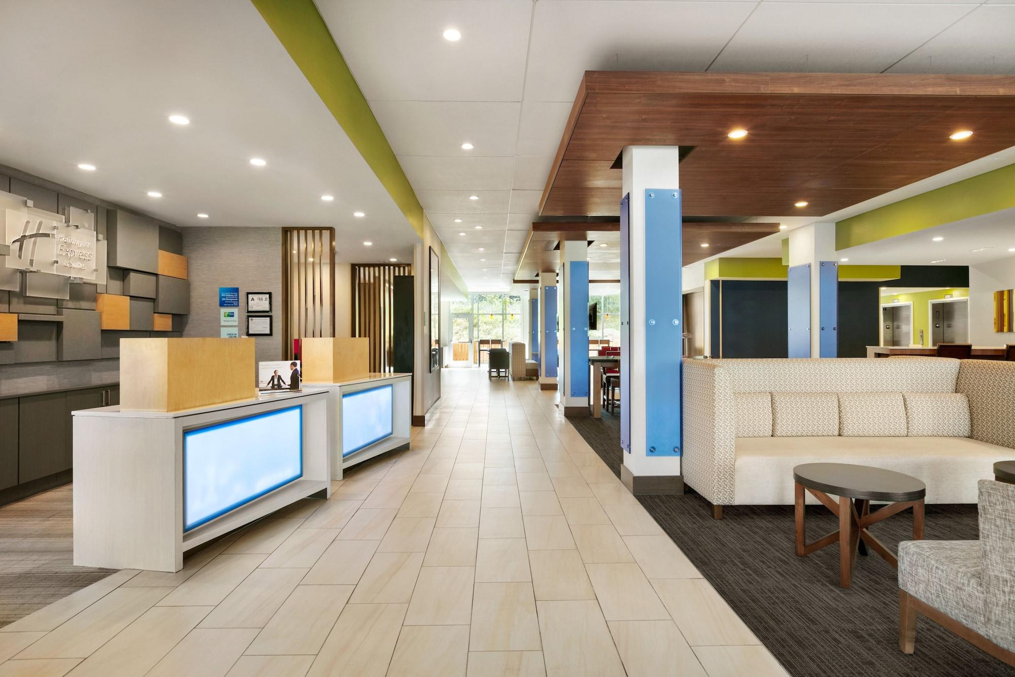 Vista Lobby Holiday Inn Express & Suites Salisbury by IHG
