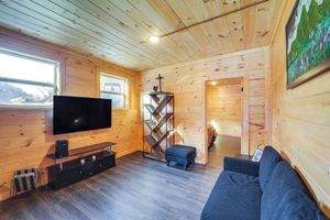 Alquiler Vacacional - Hike, Fish, Sip & Ski: Quiet Apt in Mountain City