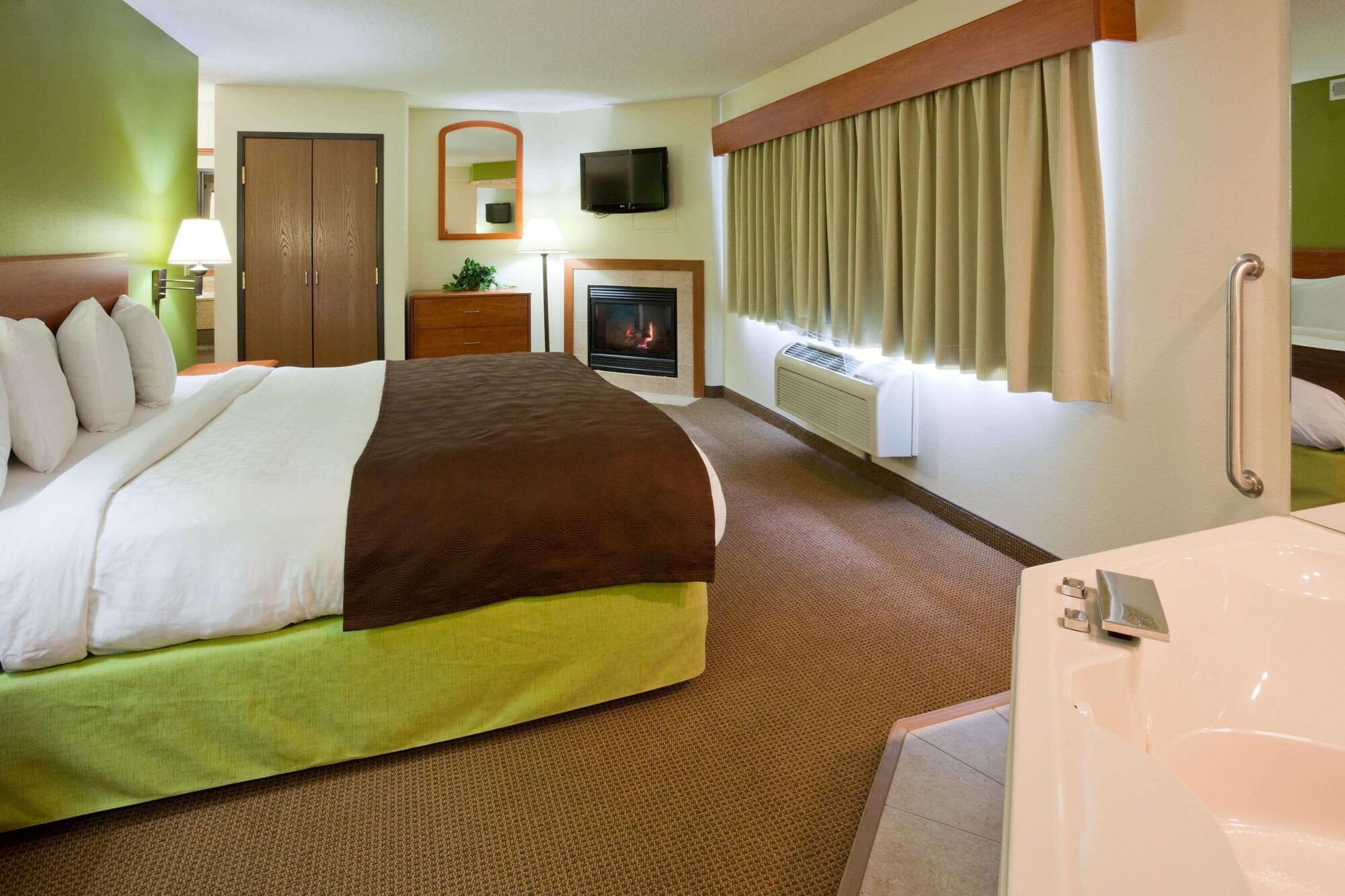 Habitación AmericInn by Wyndham Thief River Falls