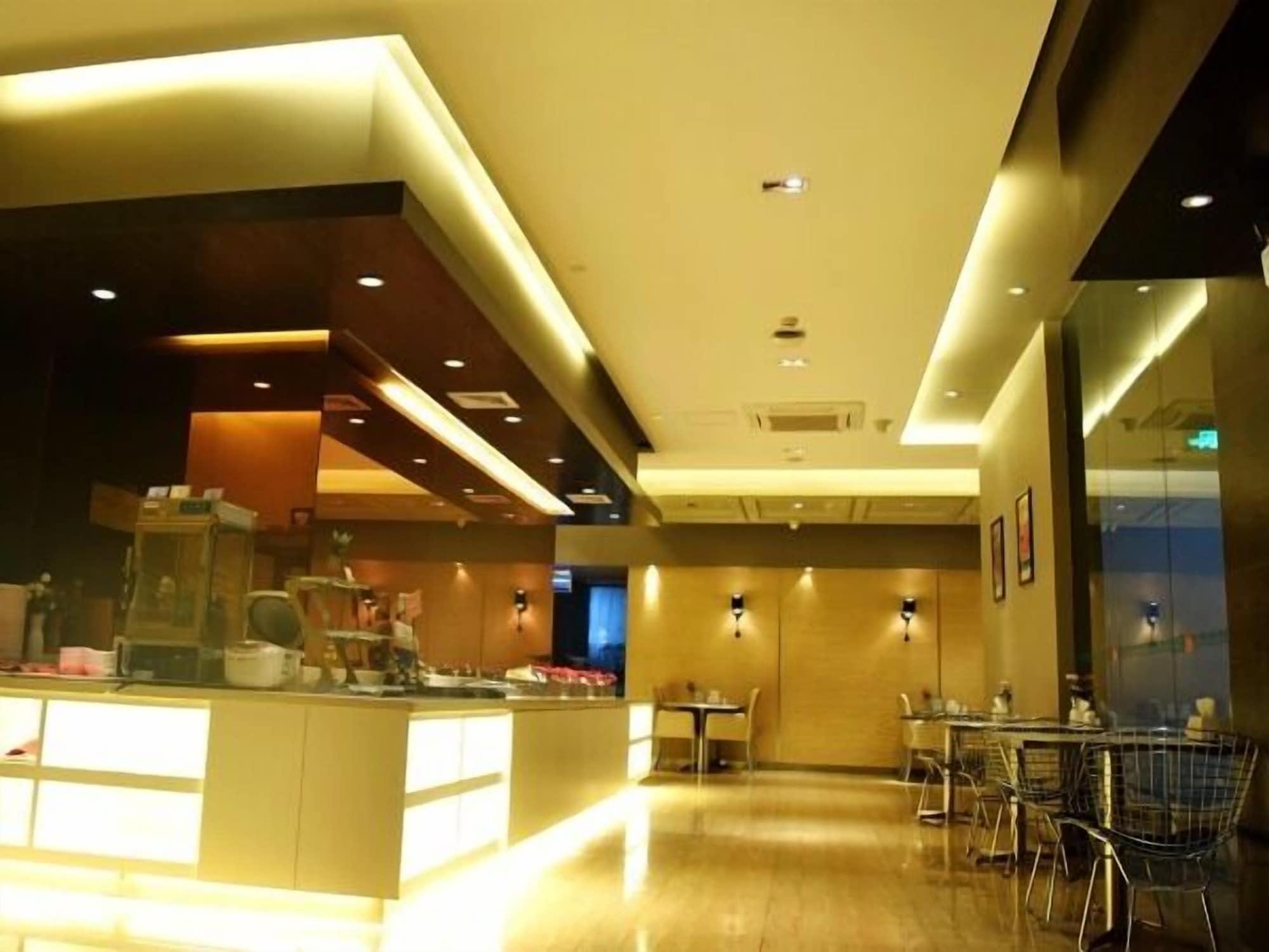 Restaurant Microtel by Wyndham Kunming City Center
