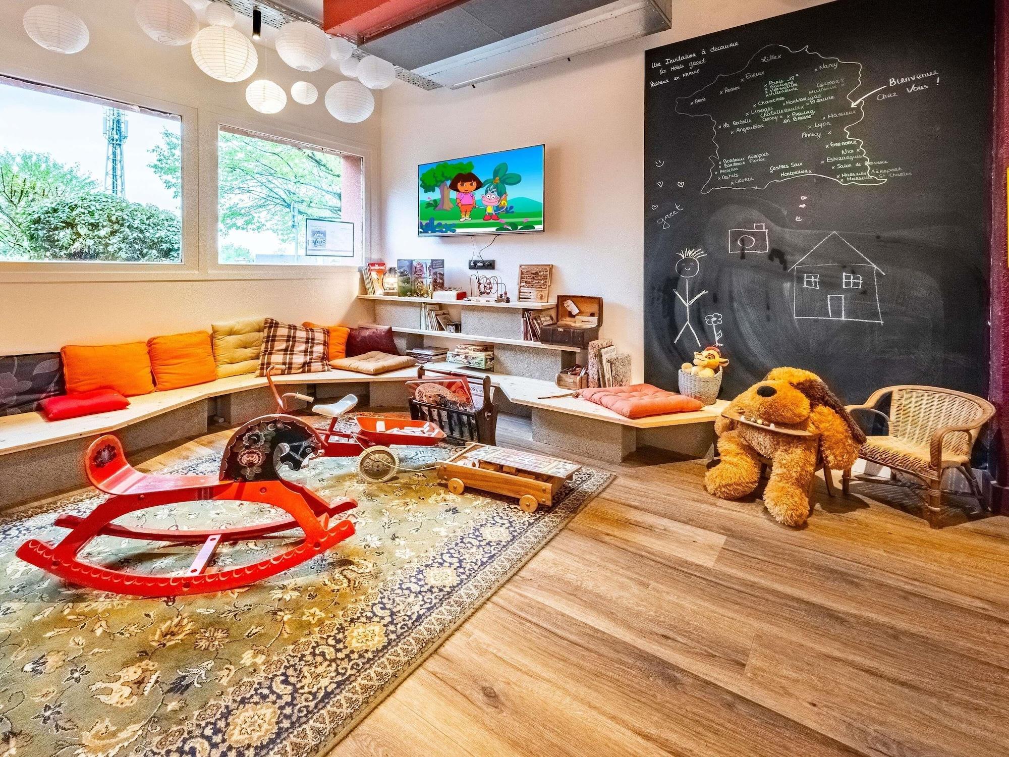 Vista Exterior greet Hotel Massieux Lyon Nord