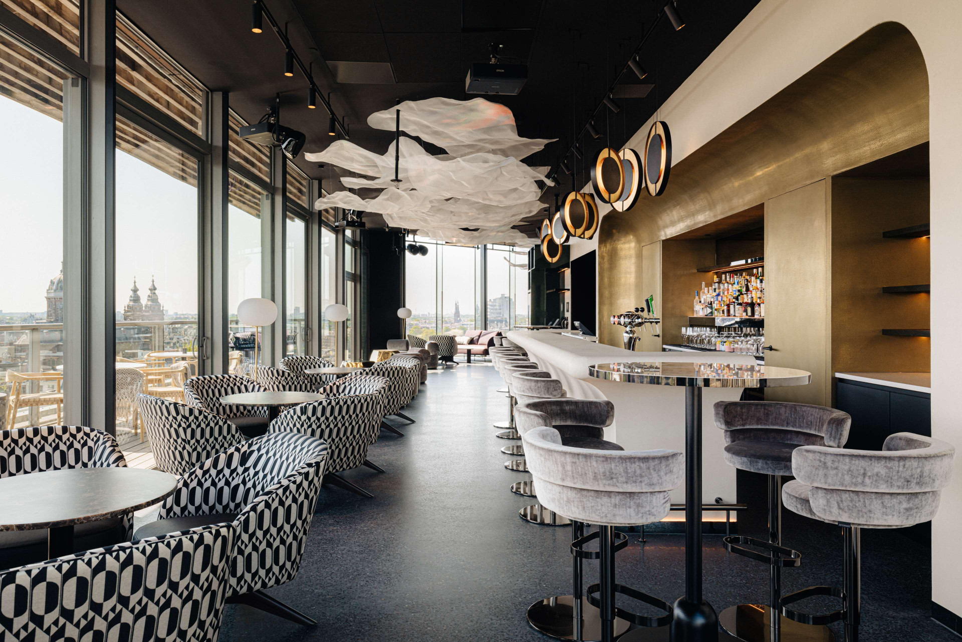 Vista Exterior DoubleTree by Hilton Amsterdam Centraal Station