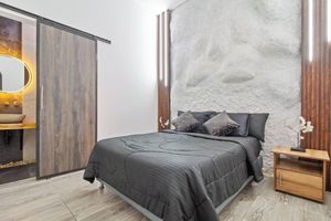Alquiler Vacacional - 6 BR with Jacuzzi 1 block from LLeras