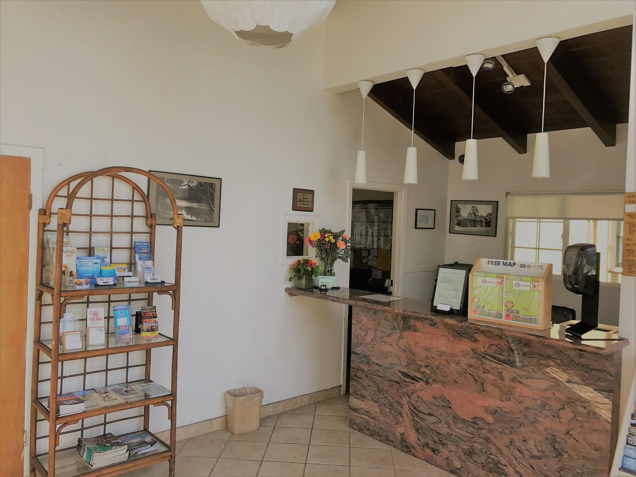 Vista Lobby Stargazer Inn and Suites