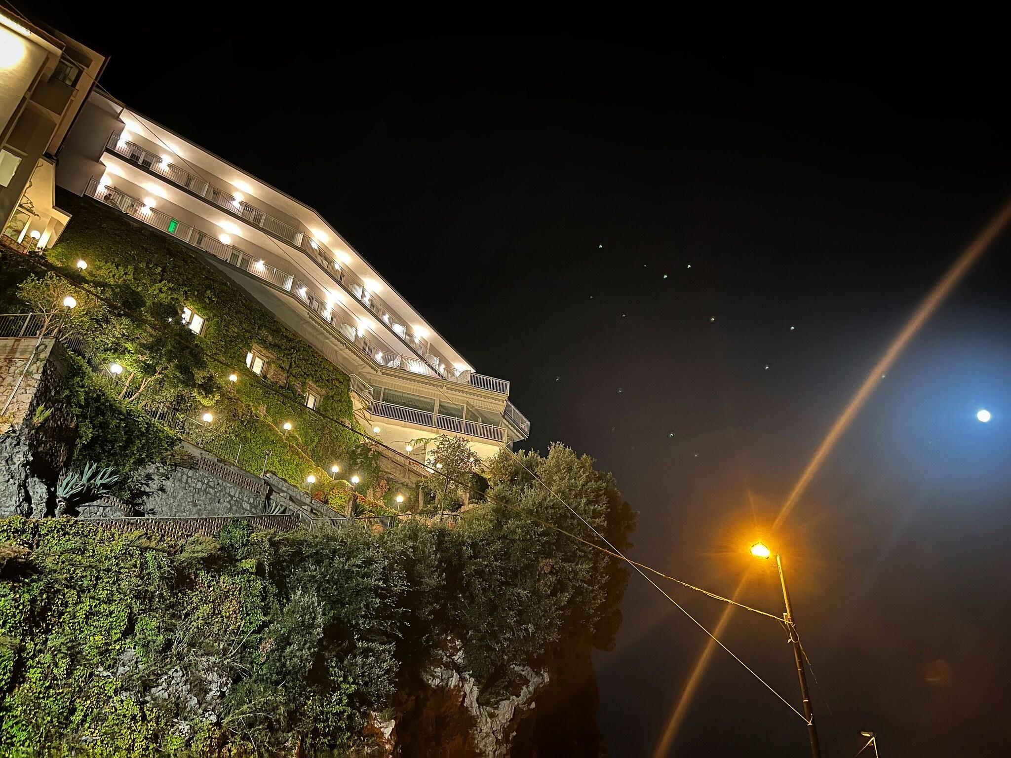 Vista Lobby Hotel Le Rocce