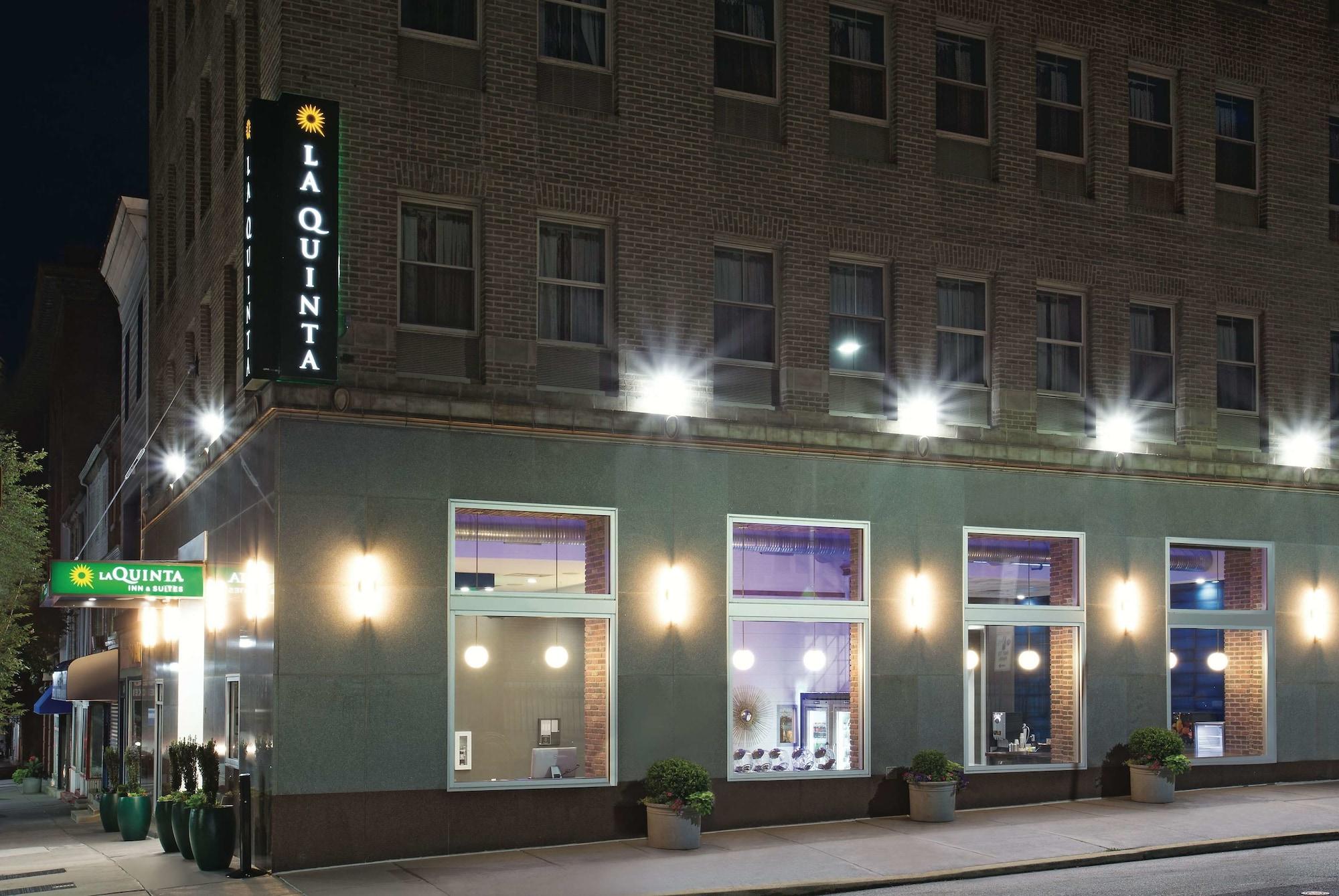 Vista Exterior La Quinta Inn & Suites by Wyndham Baltimore Downtown