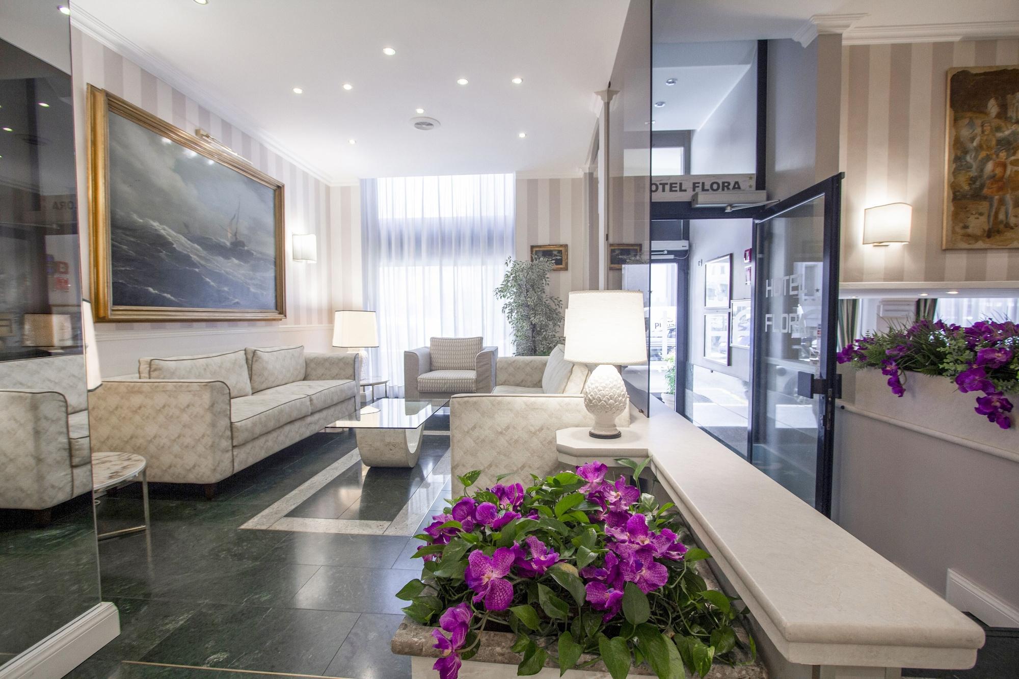 Vista Lobby Hotel Flora