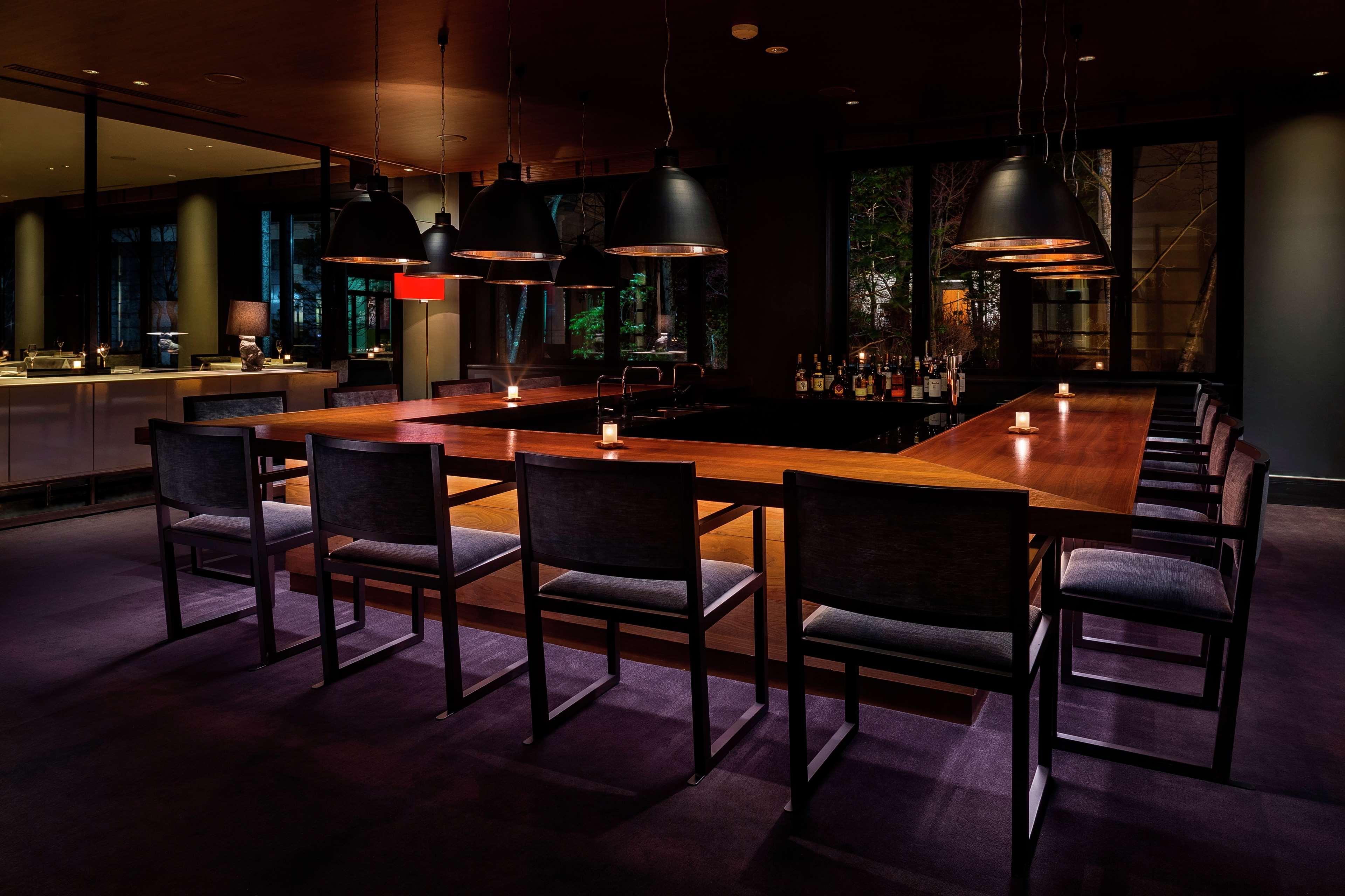 Bar/Salón Kyukaruizawa Kikyo, Curio Collection by Hilton