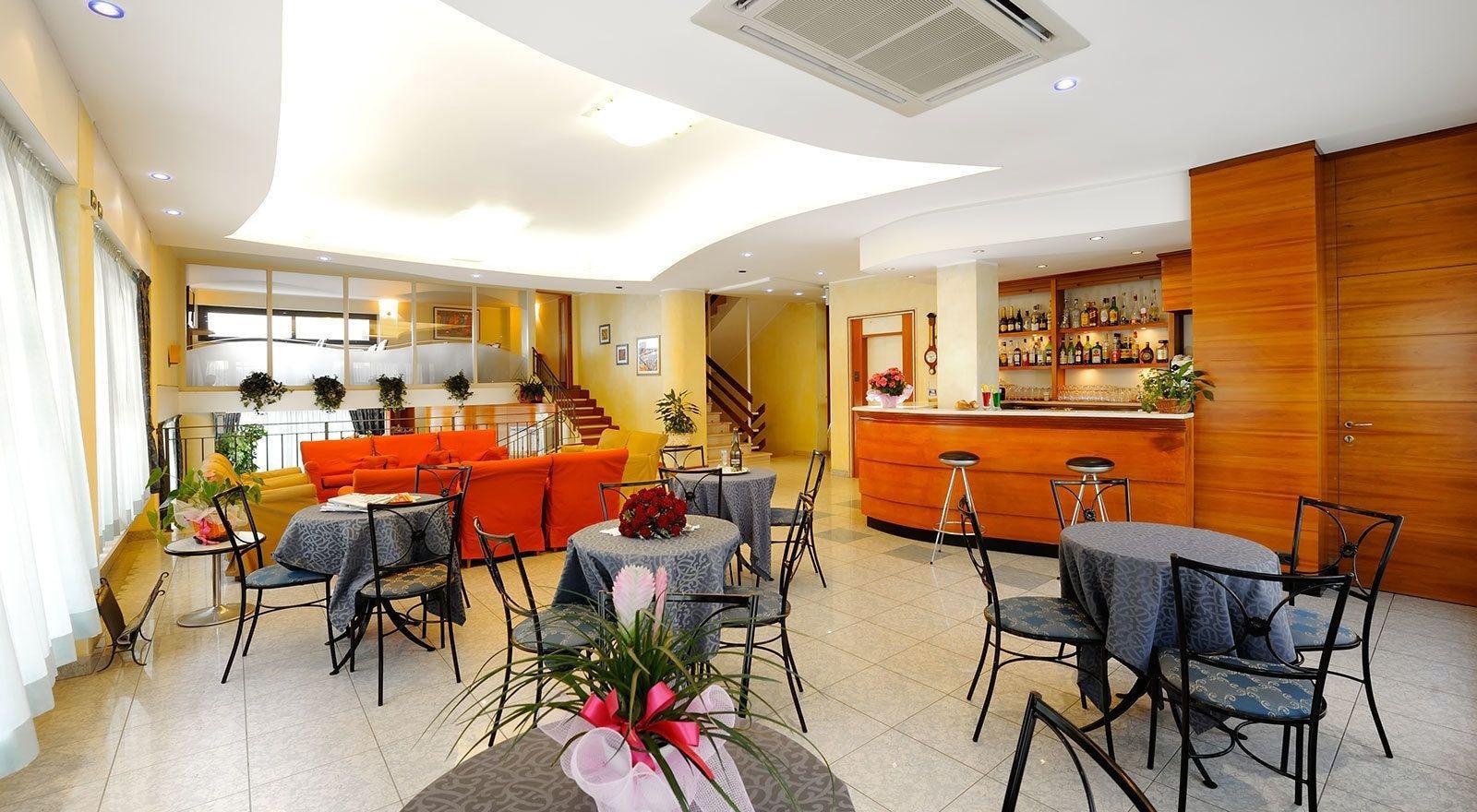 Bar/Salón Hotel Mirabel