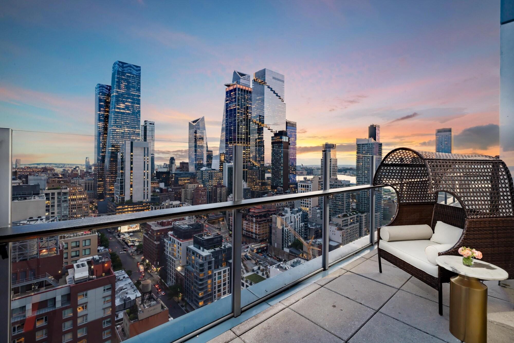 Bar/Salón DoubleTree by Hilton New York Times Square West