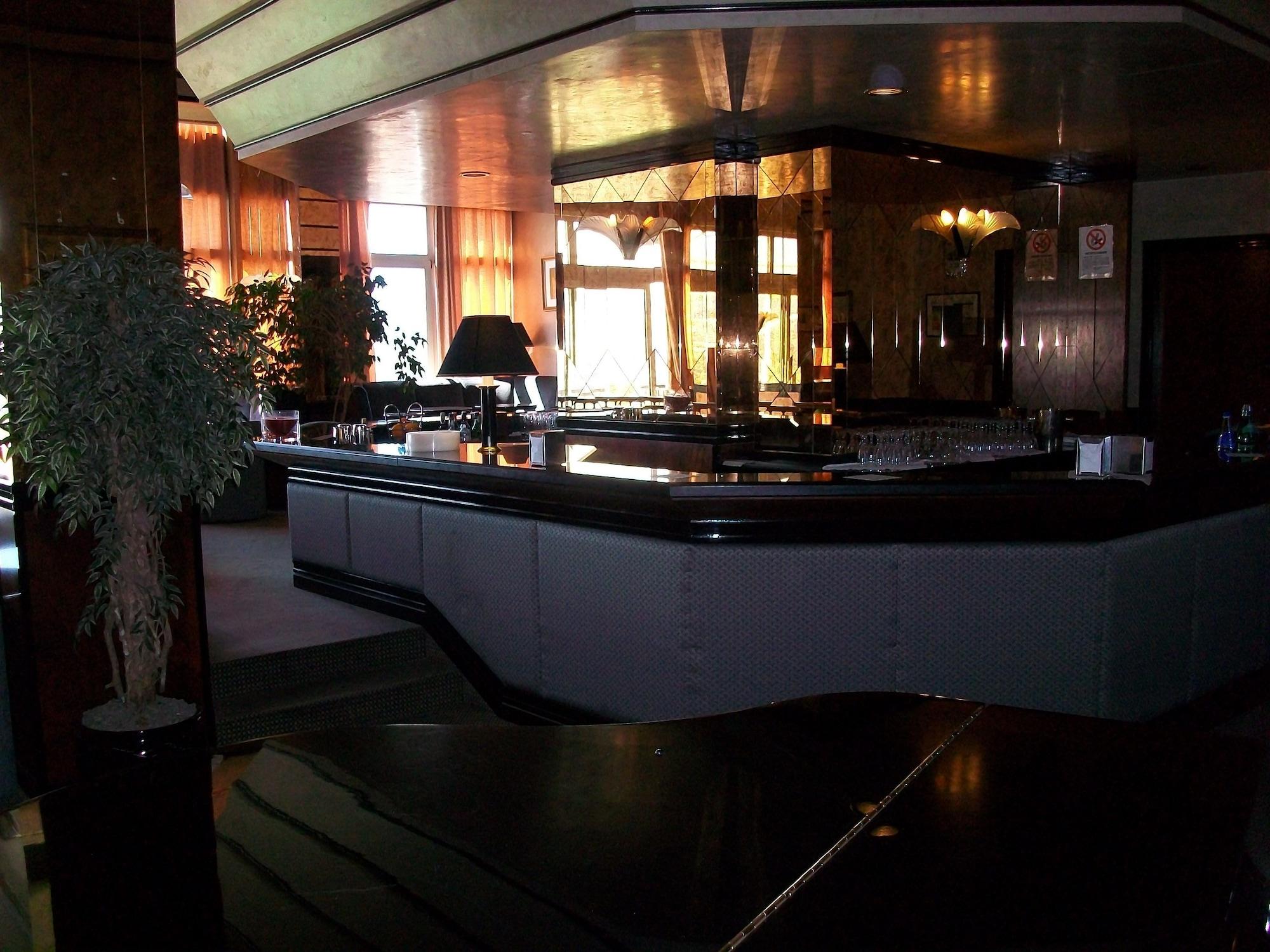 Bar/Salón Grande Albergo Potenza