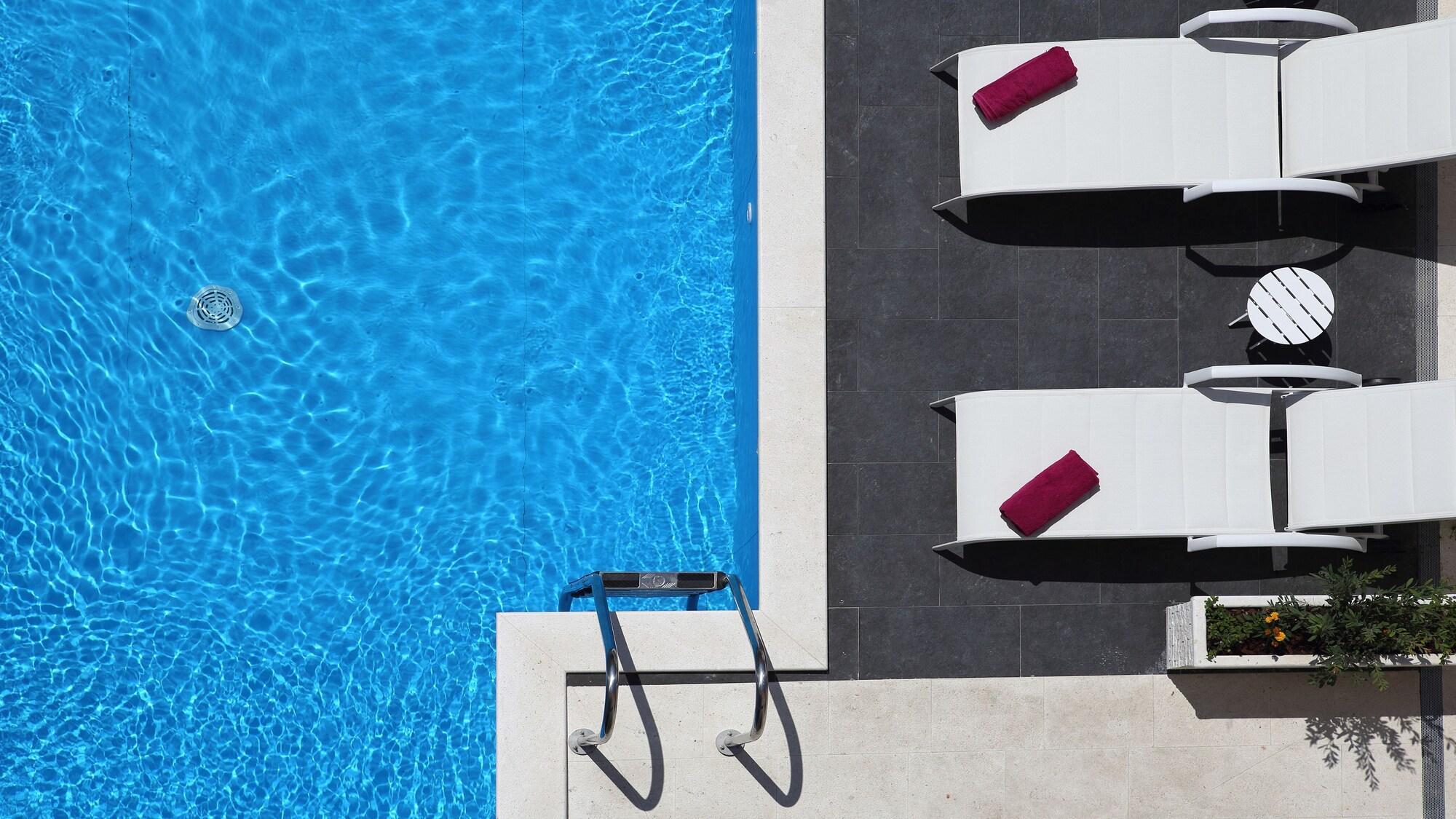 Vista Piscina Villa M