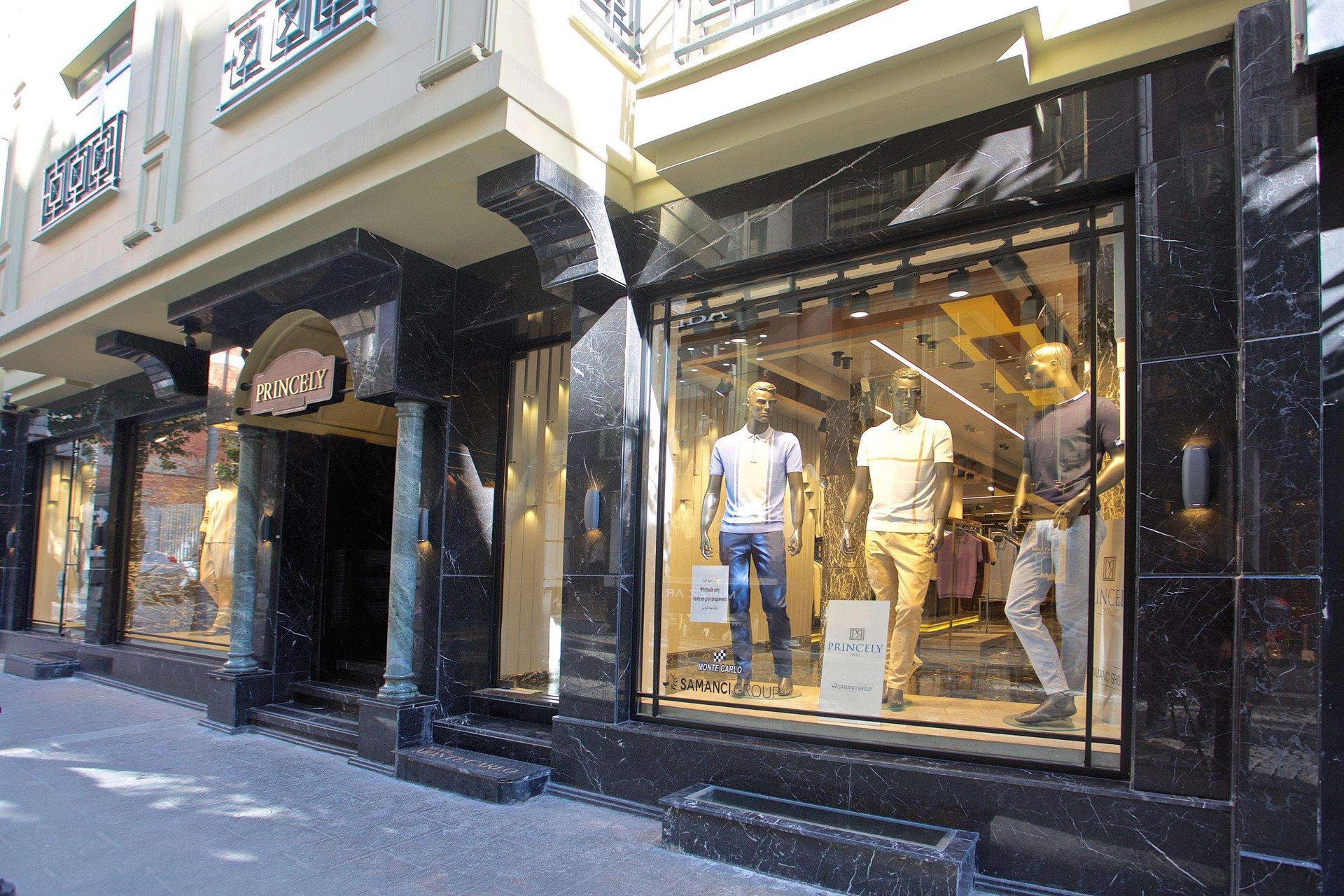 Vista Exterior Princely Suites