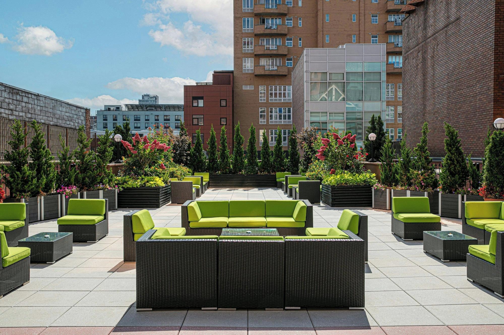 Vista Exterior Sheraton LaGuardia East Hotel