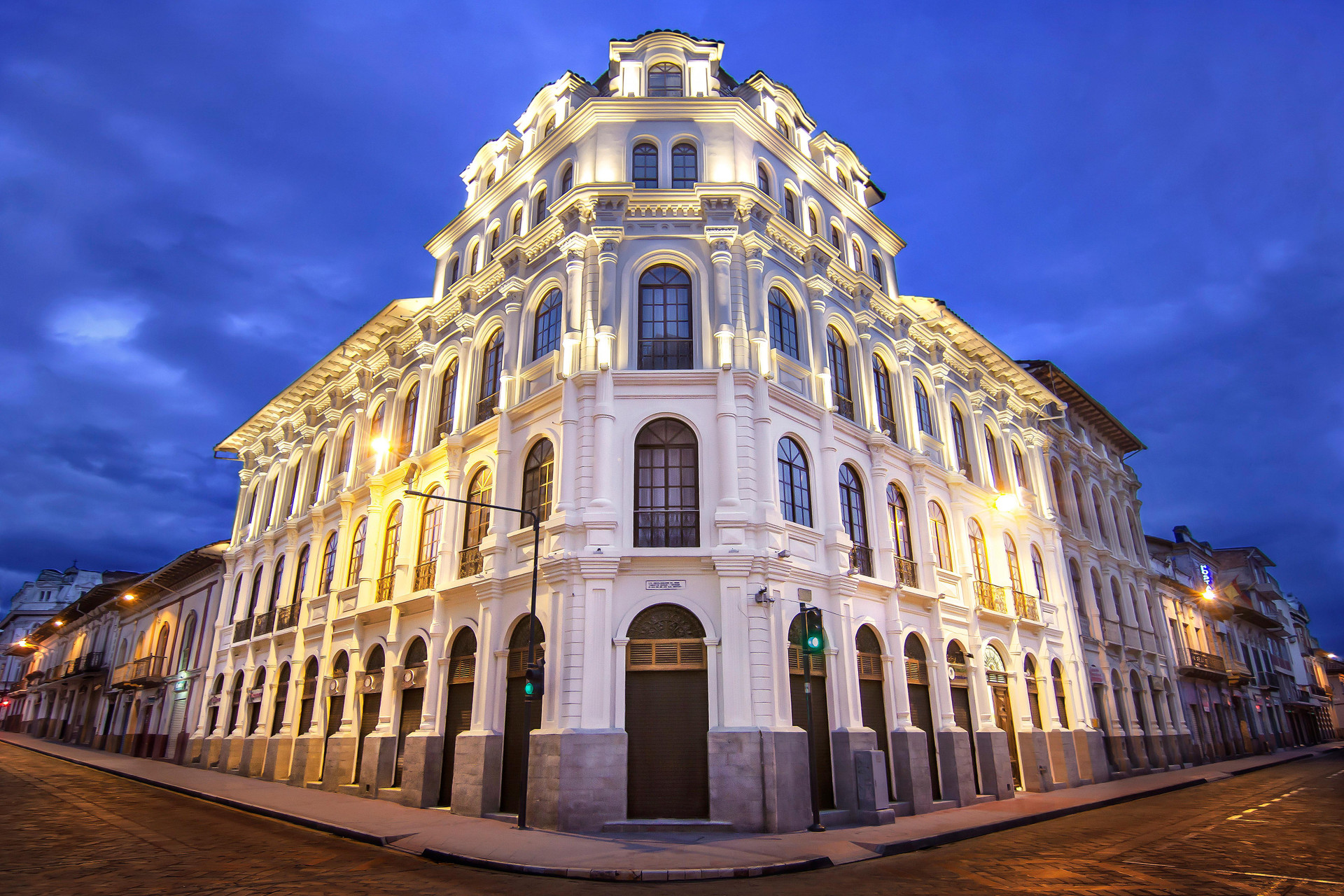 Varios Parc Royale Suites Hotel