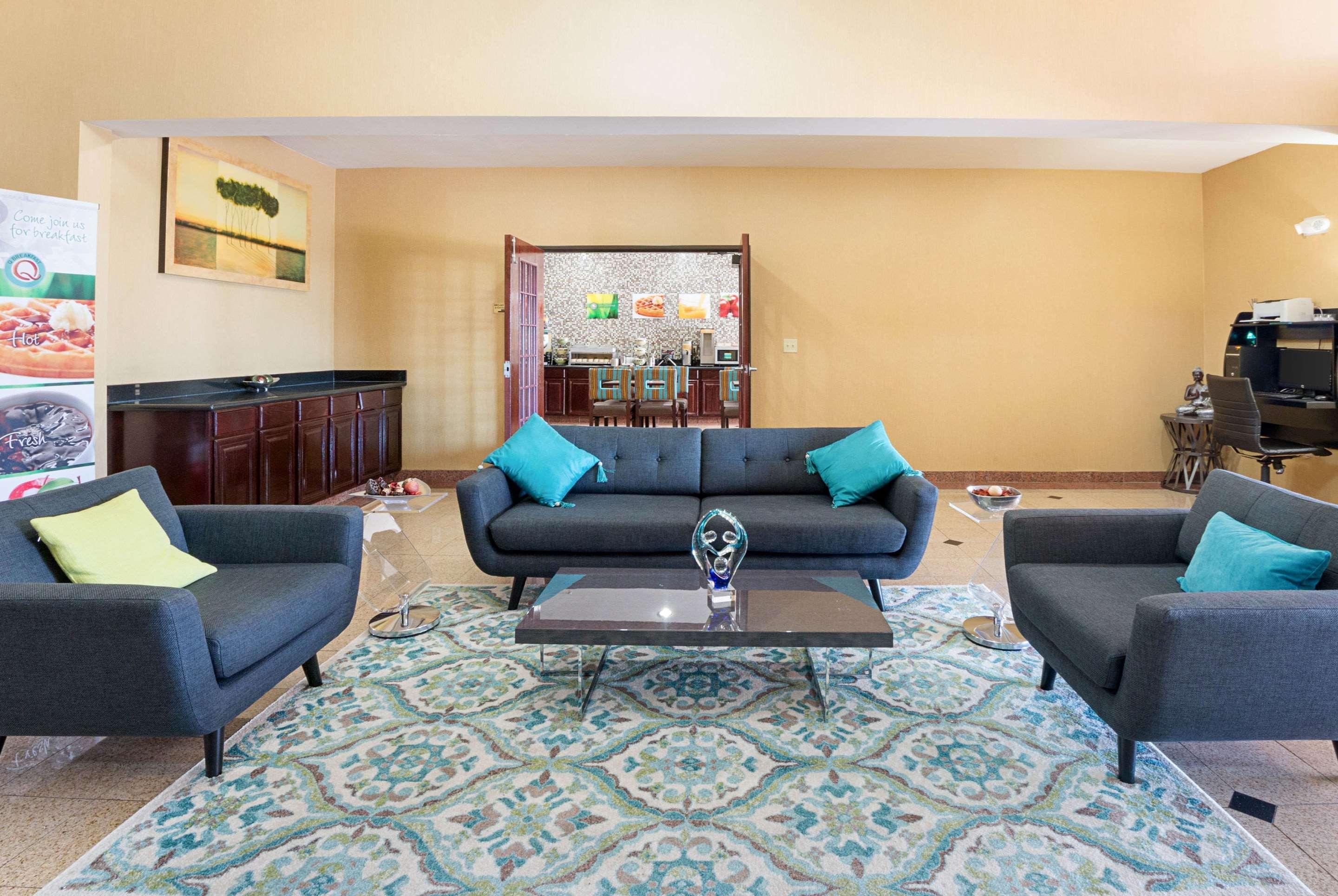 Vista Lobby Quality Inn & Suites