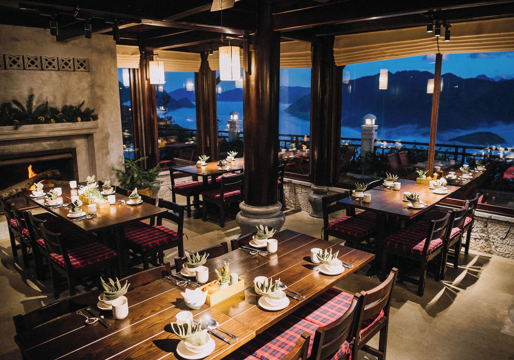 Restaurant Ville De Mont Mountain Resort