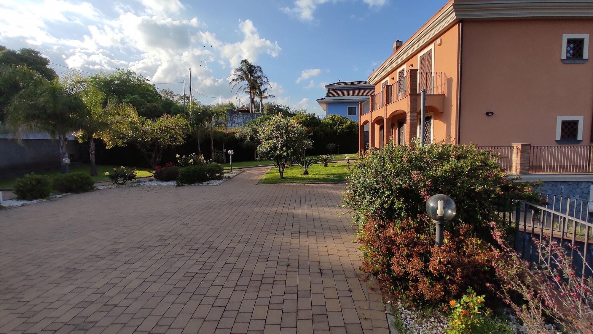 Vista Exterior Villa Feluchia