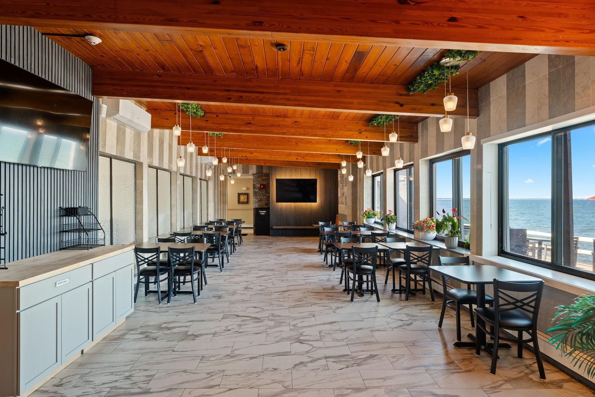 Restaurant Pilgrim Sands on Long Beach
