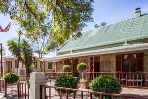 Alojamiento - 88 Baron van Reede Guesthouse