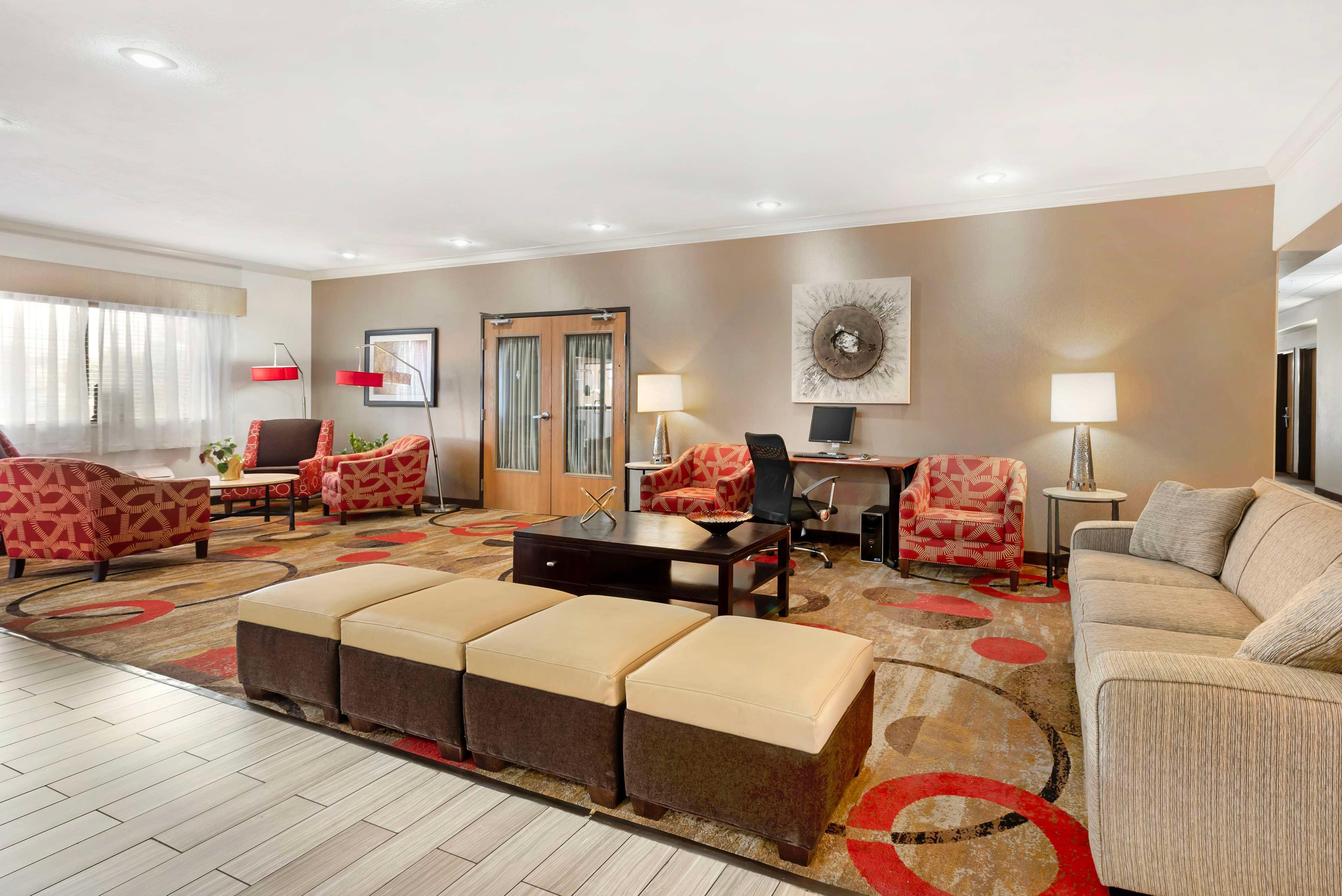 Vista Lobby Best Western Plus Eagleridge Inn & Suites