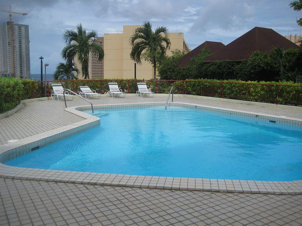 Vista Piscina Tumon Bay Capital Hotel