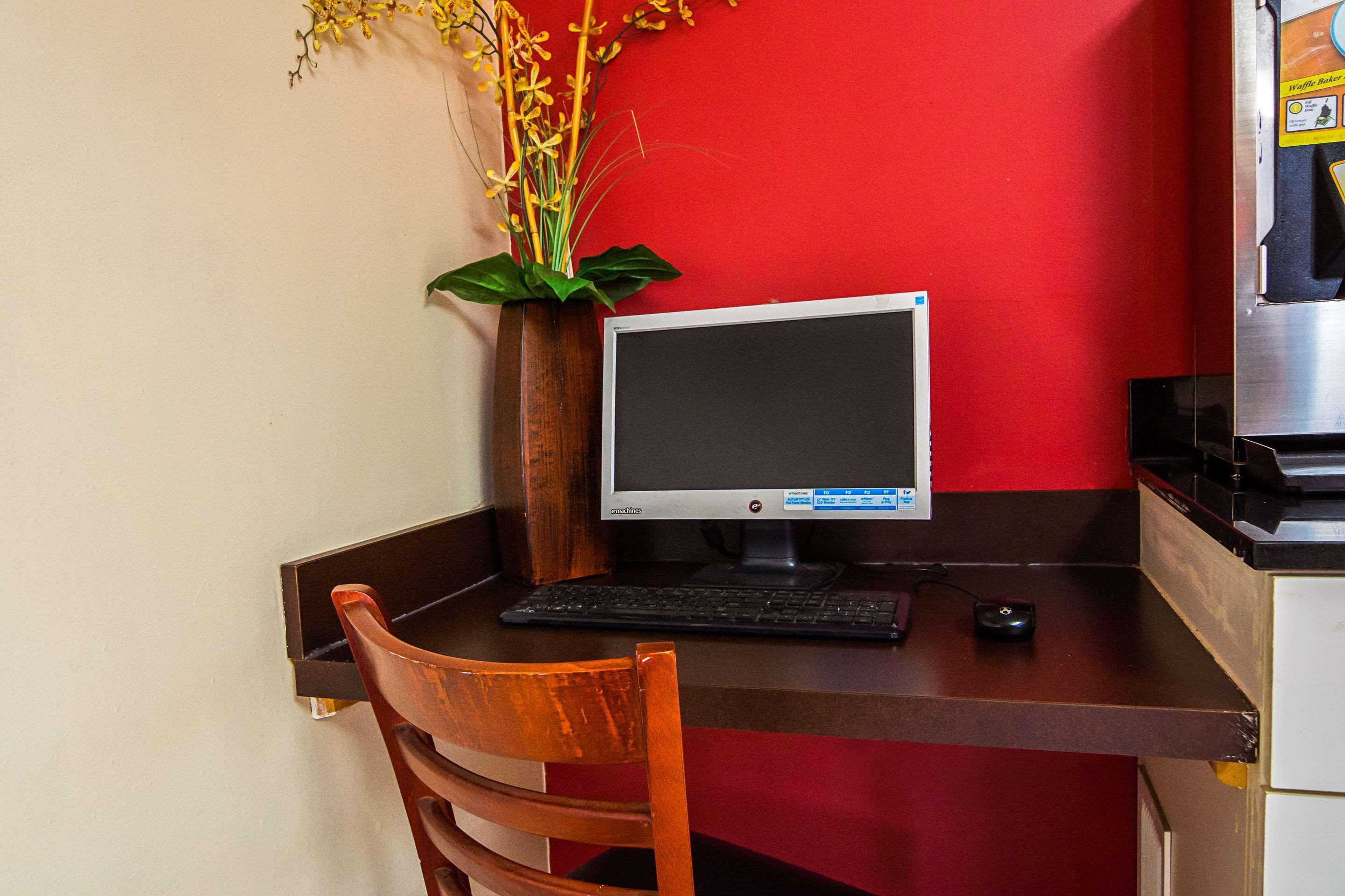 Centro de Negocios Econo Lodge Research Triangle Park