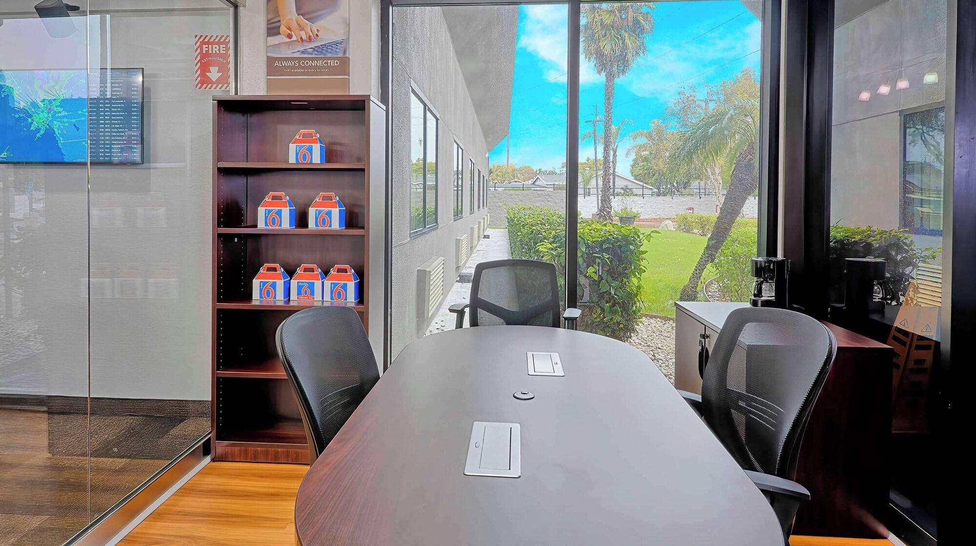 Sala de Reuniones Studio 6 Suites Los Angeles, CA - Los Angeles - LAX