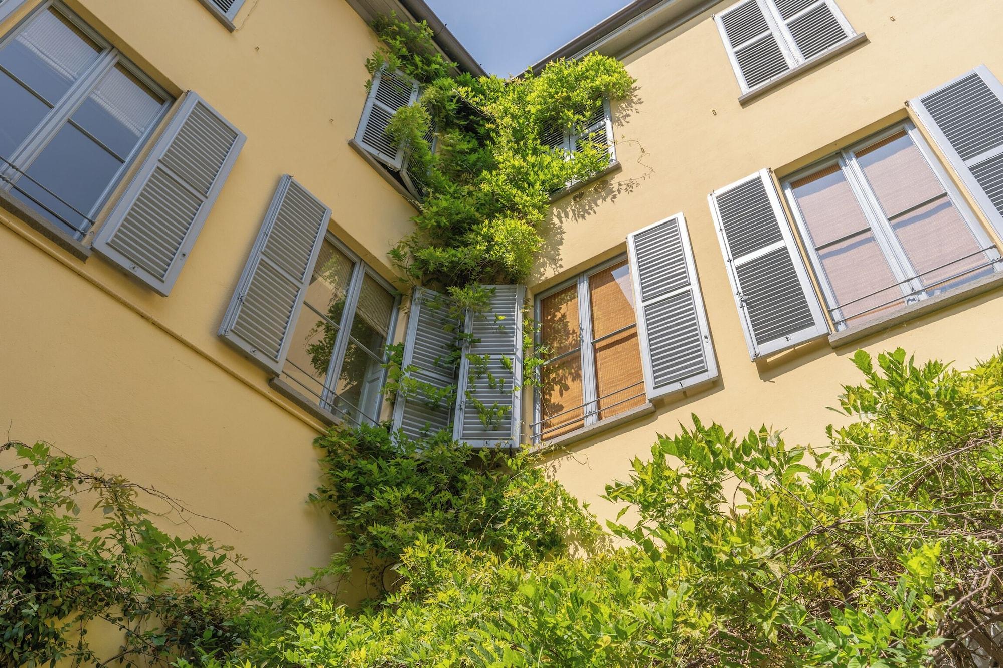 Vista Exterior Duomo Smart Suites