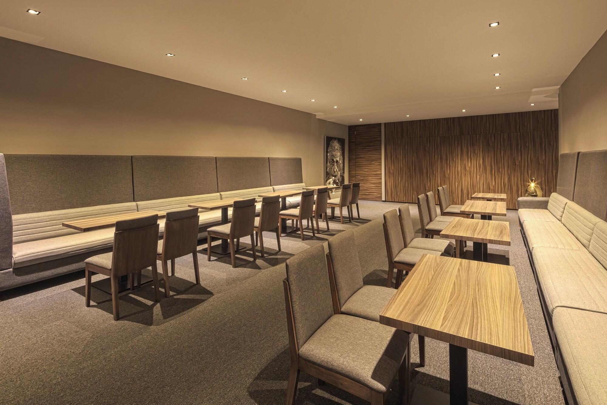 Restaurant Kharma Suites