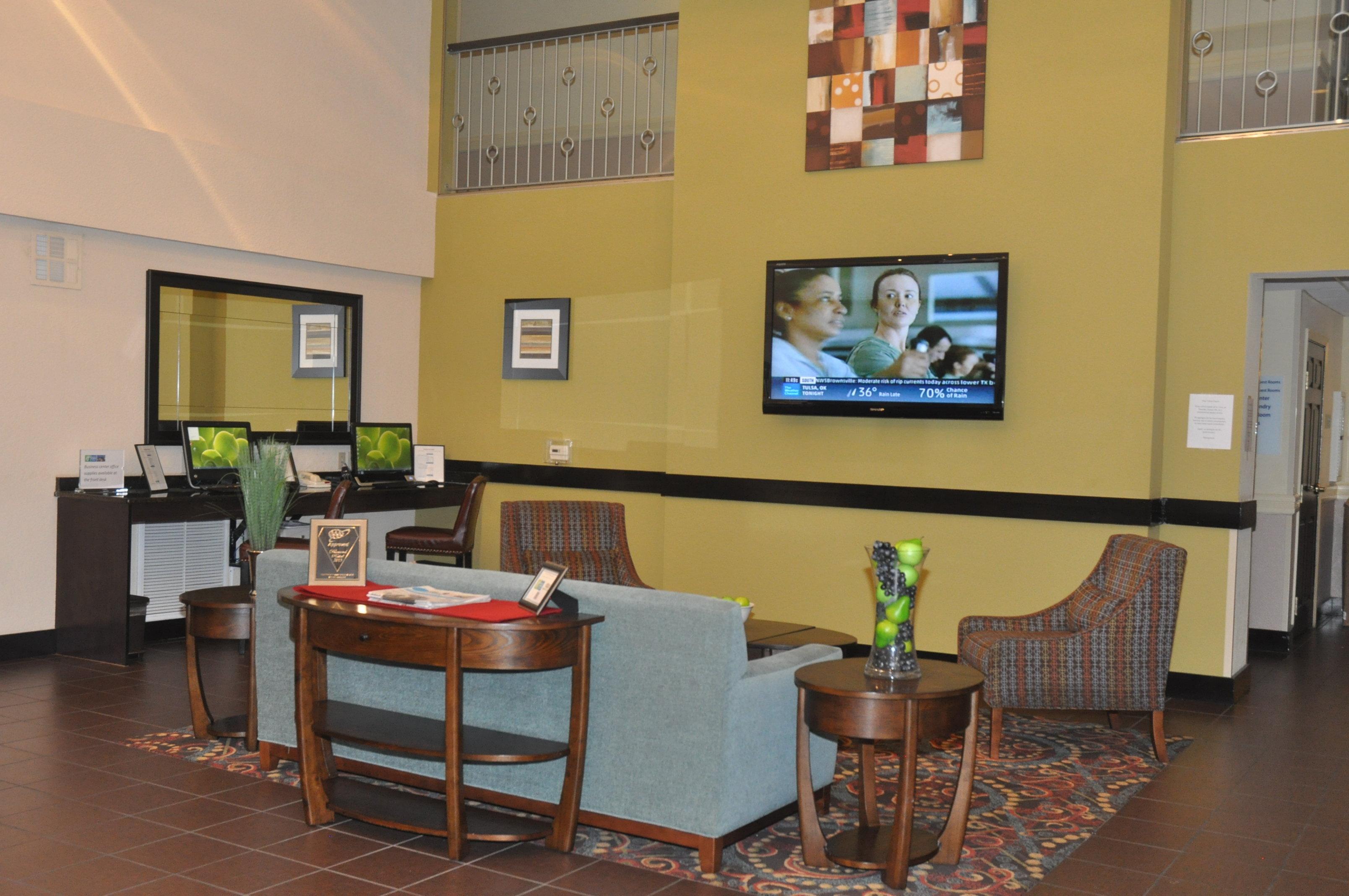 Vista Lobby Holiday Inn Express Sarasota East - I-75 by IHG