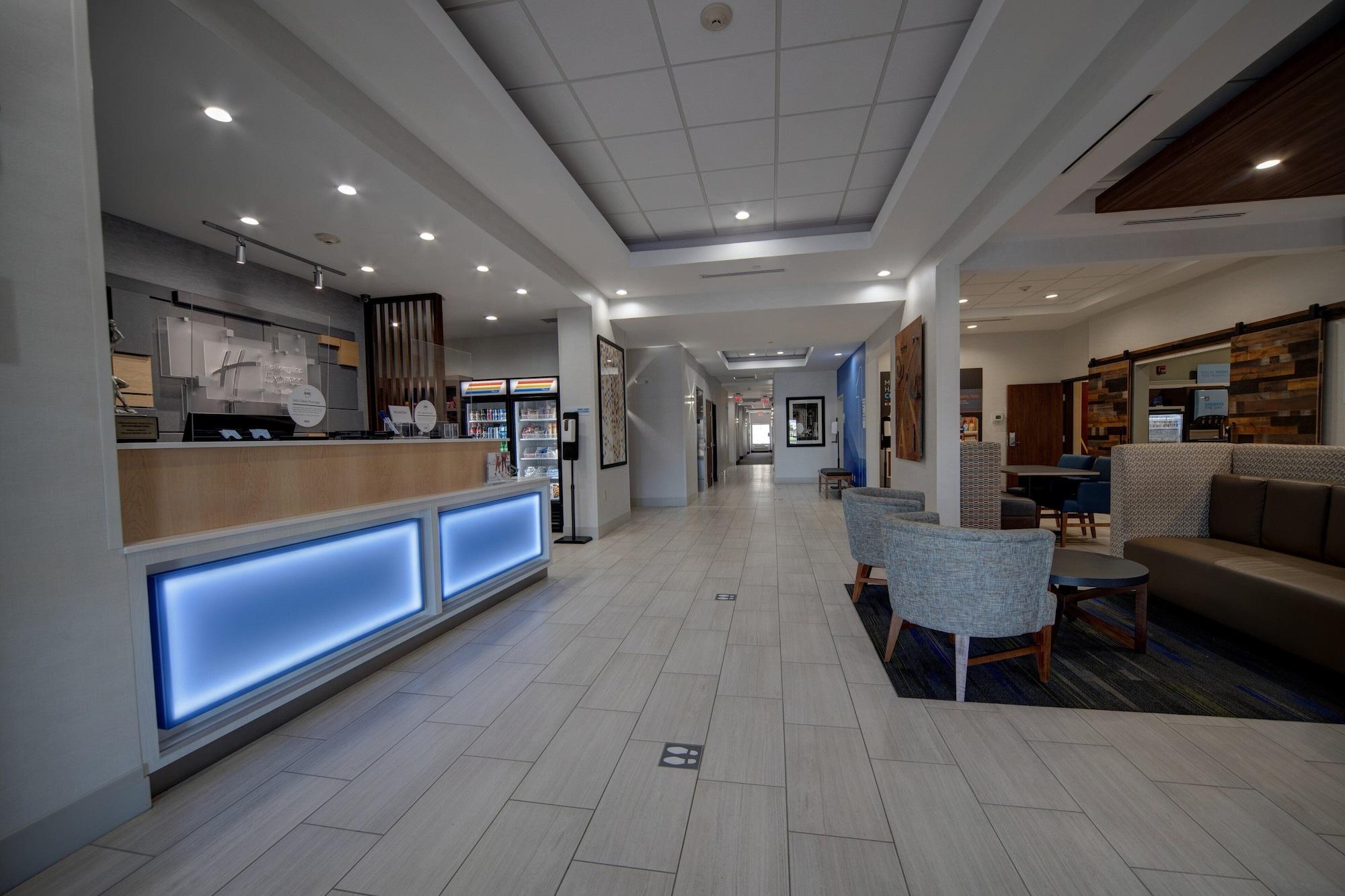 Vista Exterior Holiday Inn Express & Suites Yukon by IHG