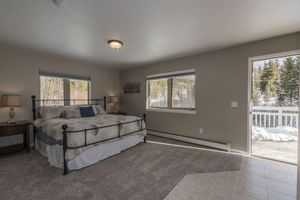 Alquiler Vacacional - Spacious 6BR Mountain Getaway!  On Shuttle Route, Hot Tub, Game Room, Sleeps 16+
