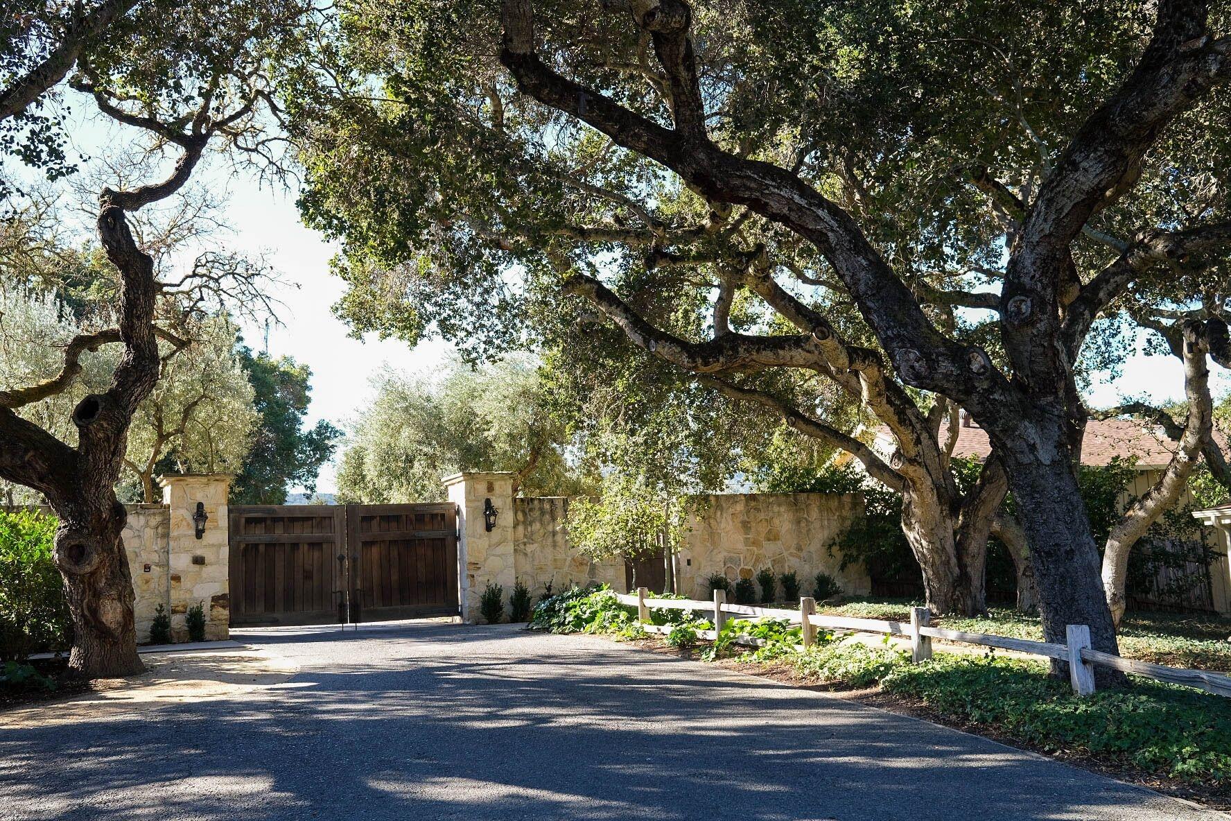 Varios Holman Ranch Estate Vineyard & Winery