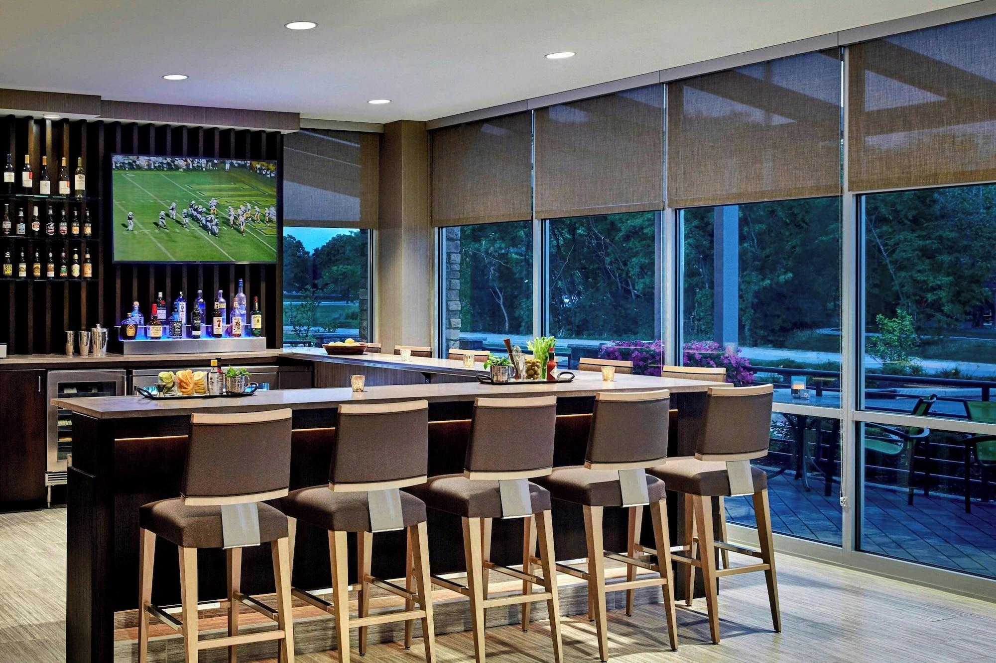 Bar/Salón SpringHill Suites by Marriott Charlotte Arrowood