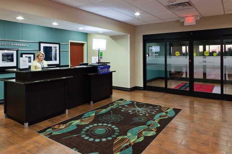 Vista Lobby Hampton Inn & Suites Middlebury