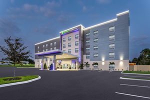 Alojamiento - Holiday Inn Express & Suites Tampa Stadium – Airport Area by IHG